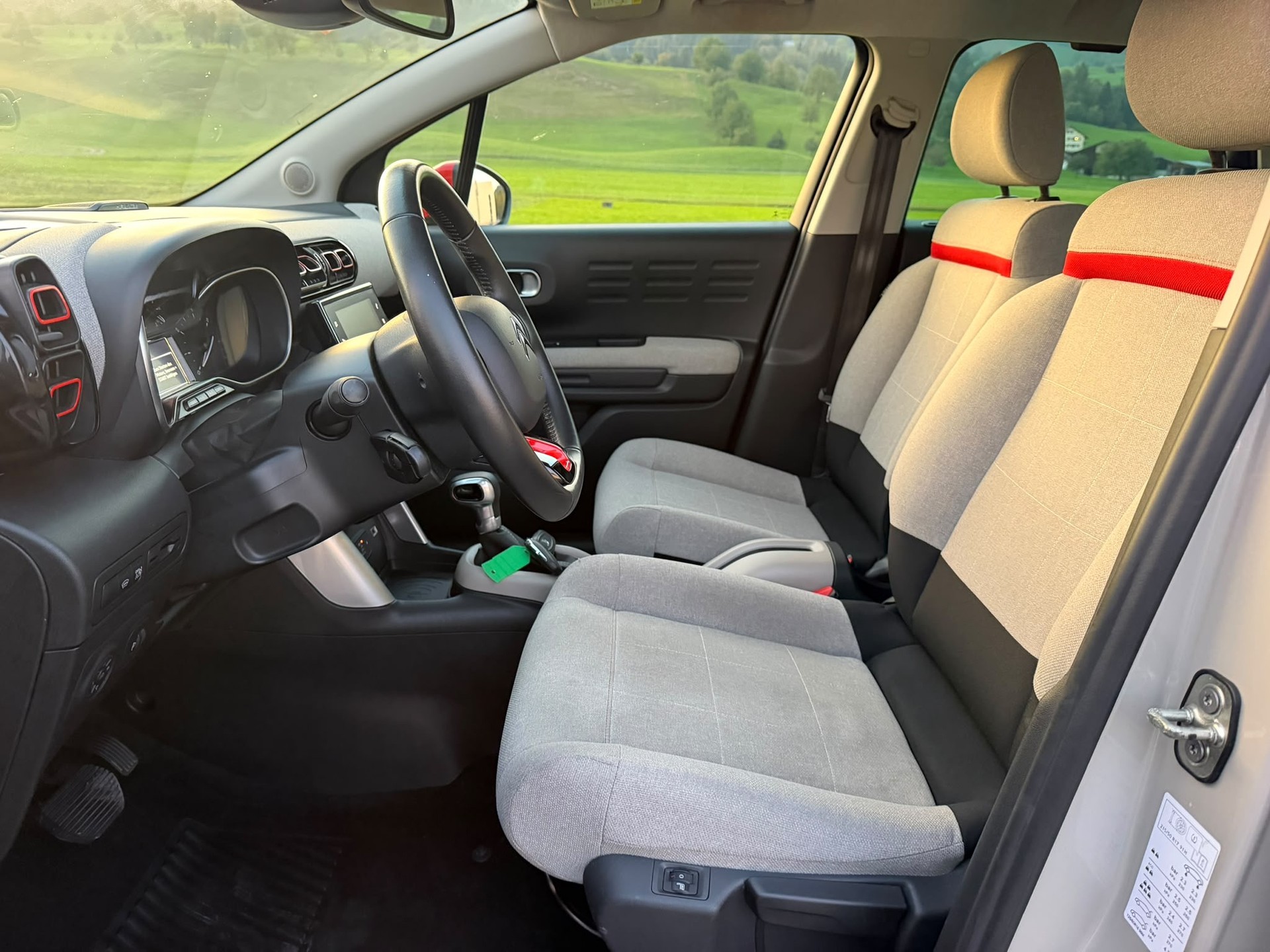 CITROEN C3 Aircross 1.2i PureTech Shine EAT-image-7