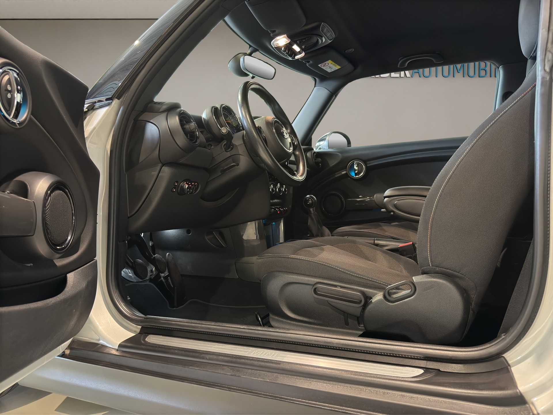MINI Cooper-image-4