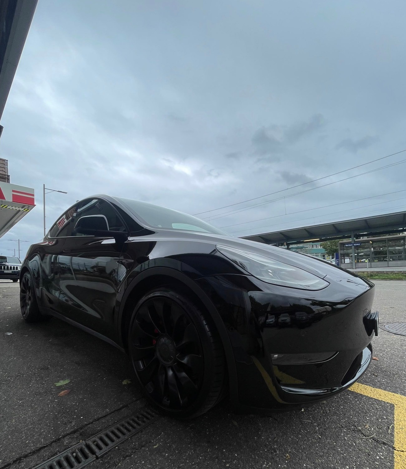 TESLA Model Y Performance SOH 92% All Black Maxton 514 km (WLTP) 534PS Made in Berlin Werksgarantie-image-2
