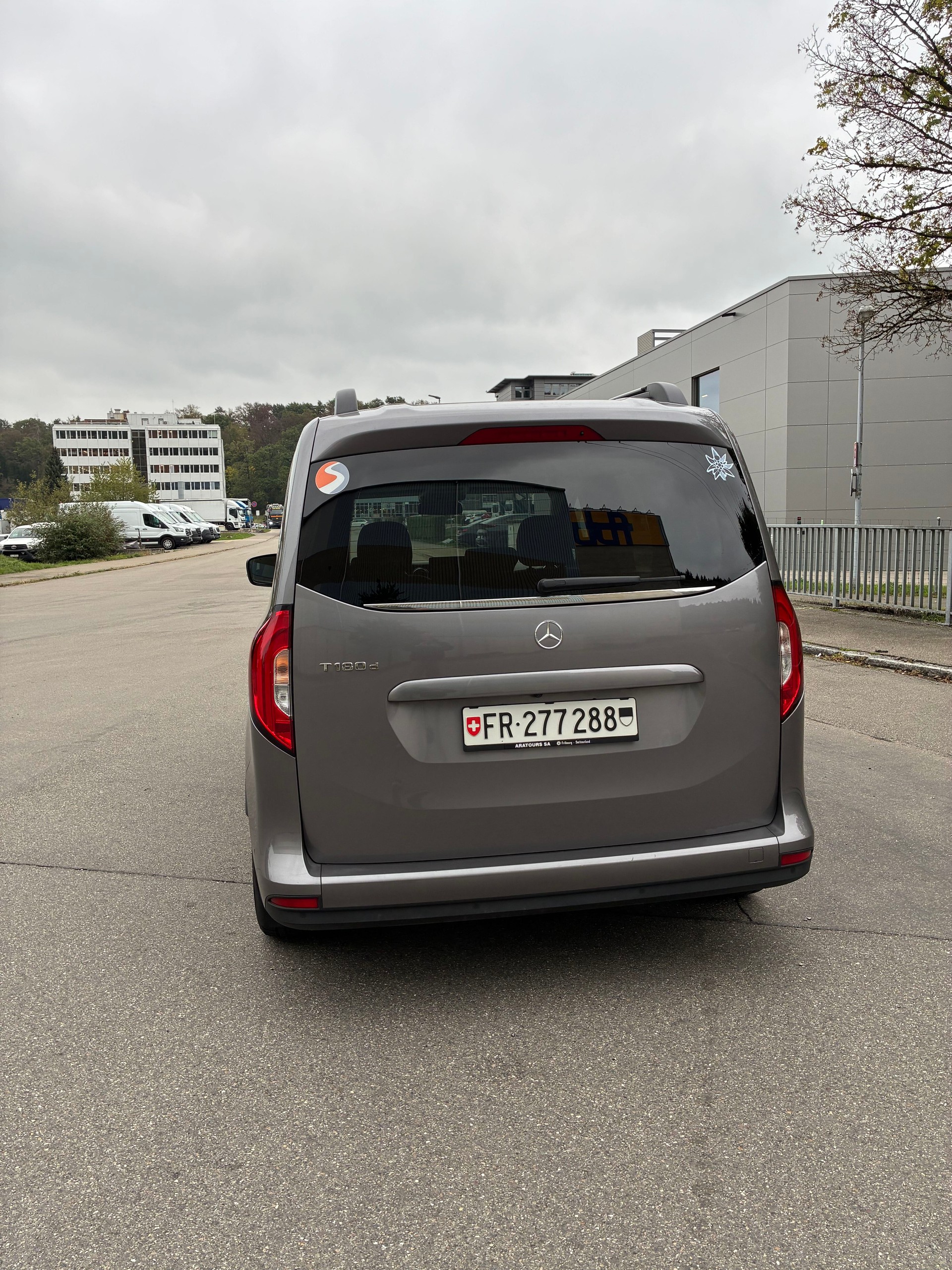 MERCEDES-BENZ T-Klasse 180D Style Automat-image-1