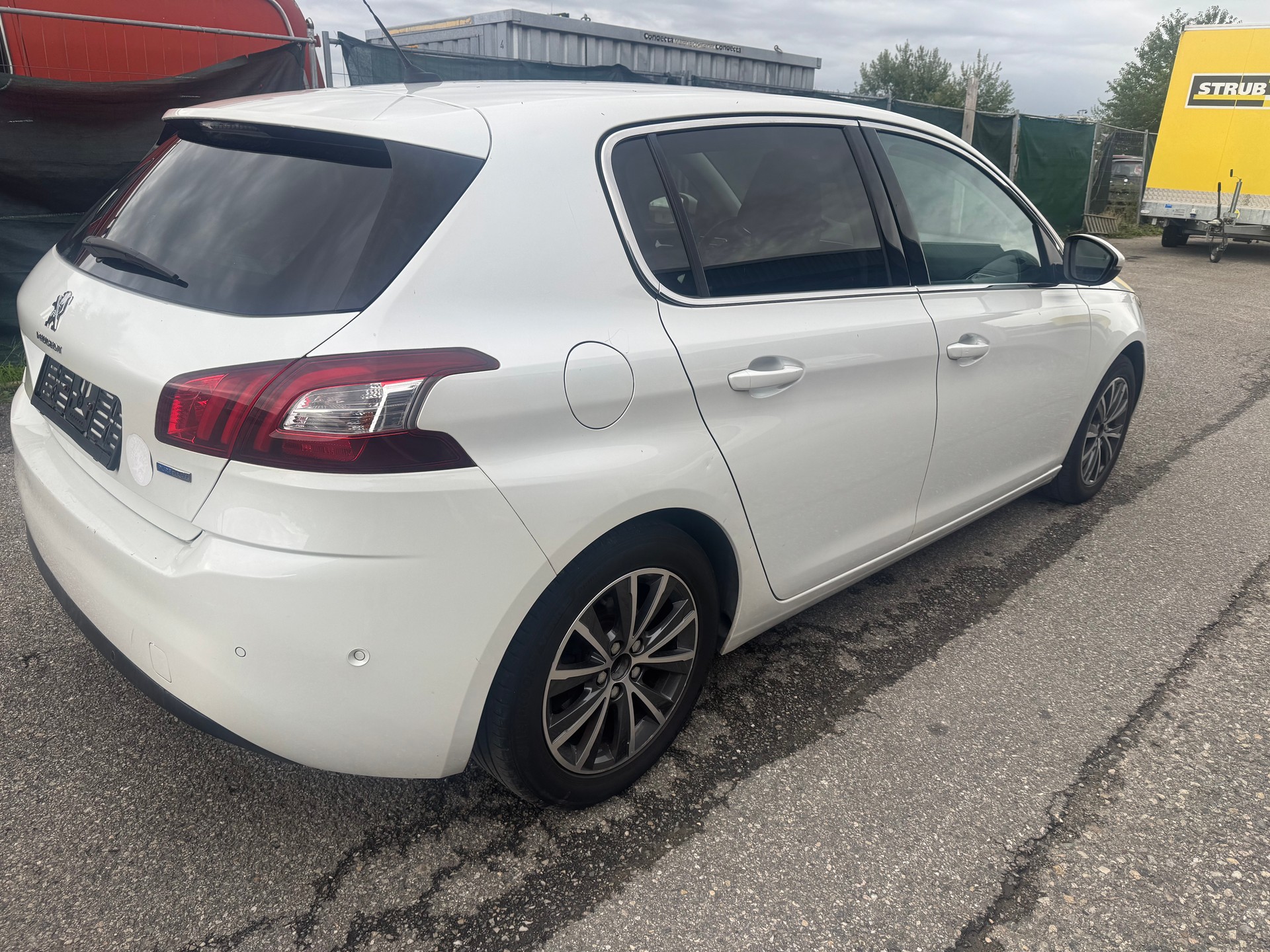 PEUGEOT 308 1.2 THP Allure Automatic-image-5