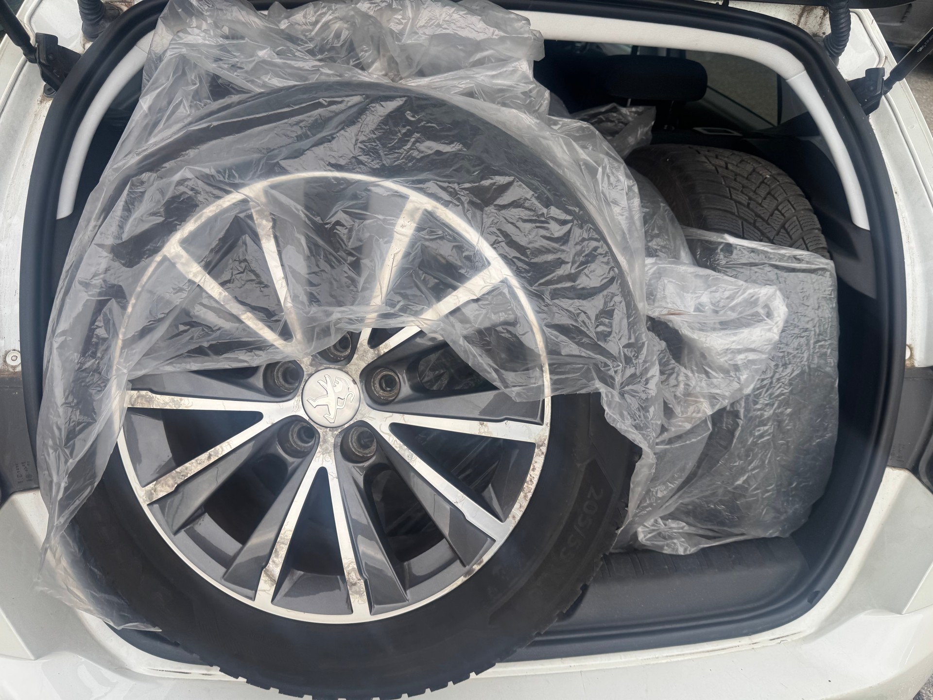 PEUGEOT 308 1.2 THP Allure Automatic-image-8