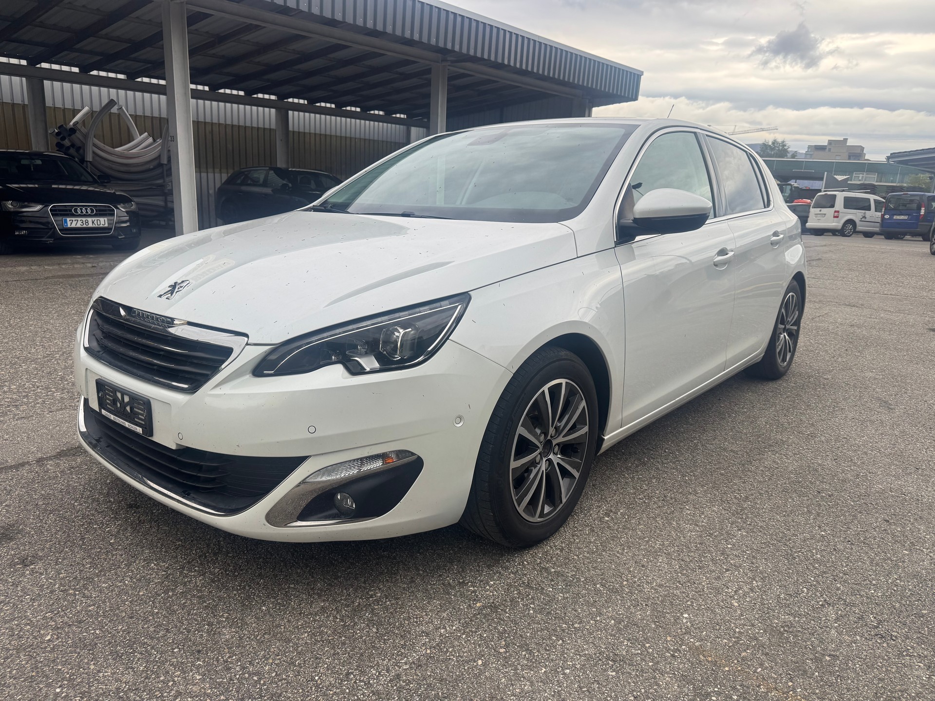 PEUGEOT 308 1.2 THP Allure Automatic-image-1