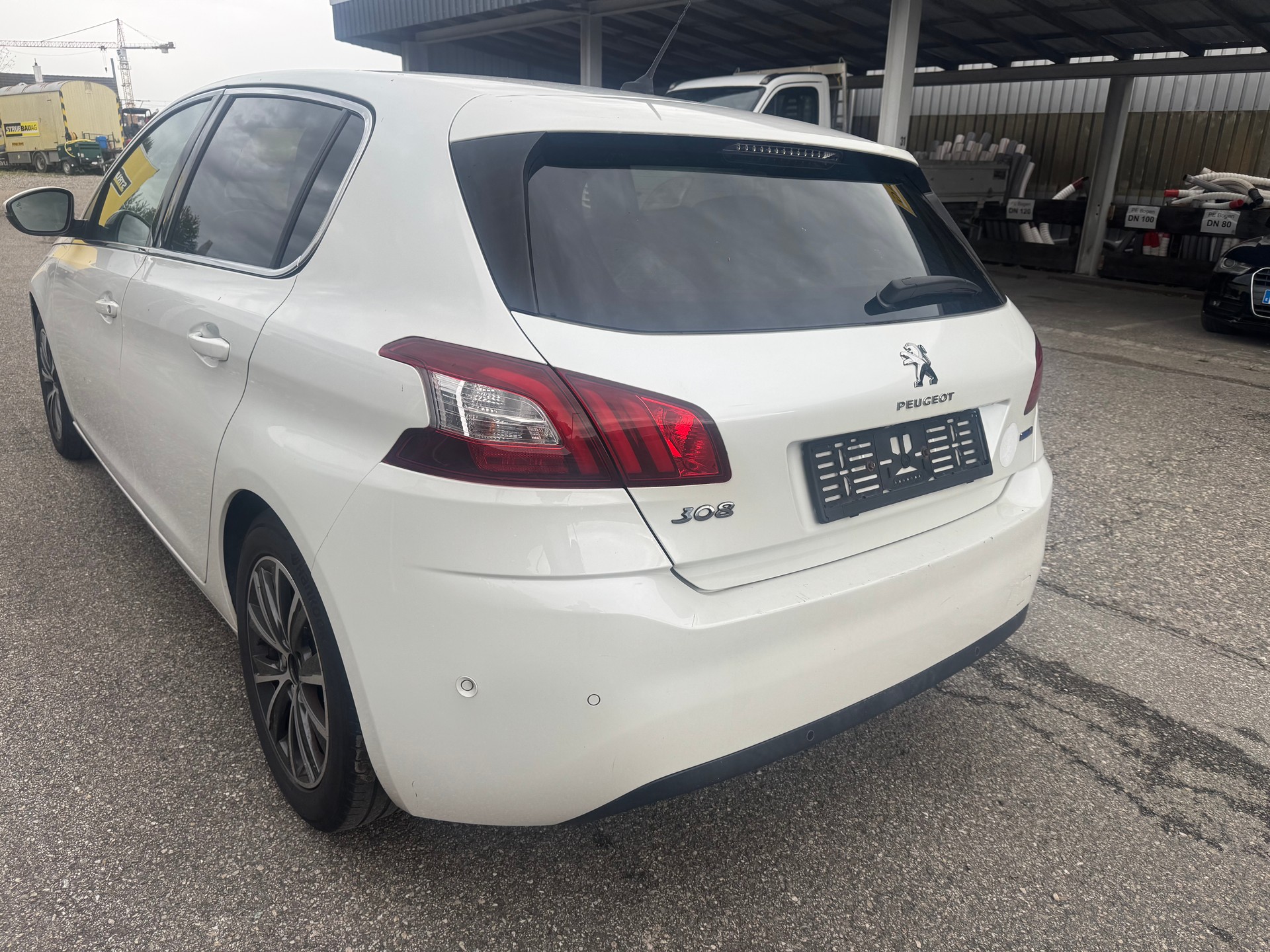 PEUGEOT 308 1.2 THP Allure Automatic-image-4