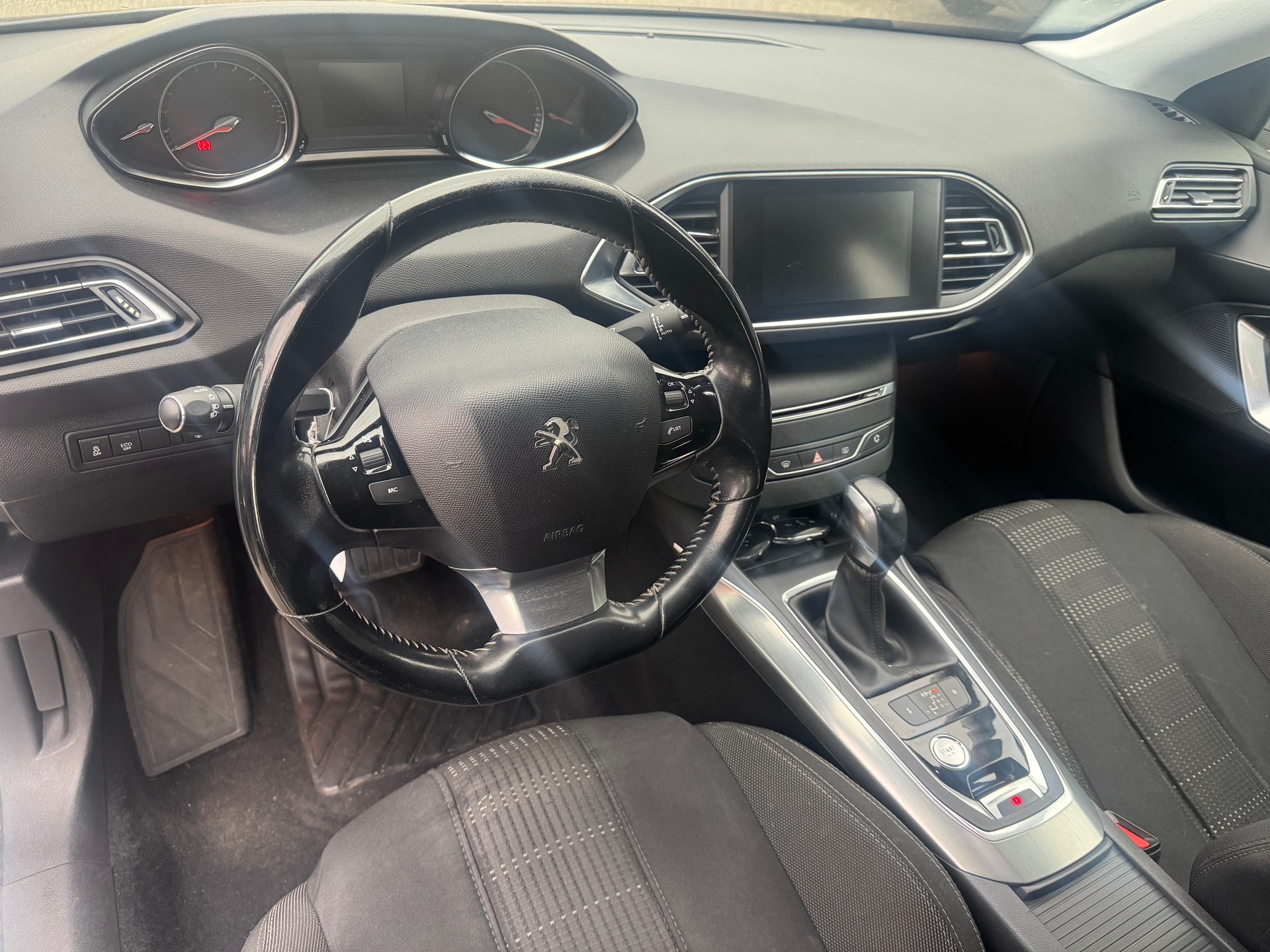 PEUGEOT 308 1.2 THP Allure Automatic-image-2