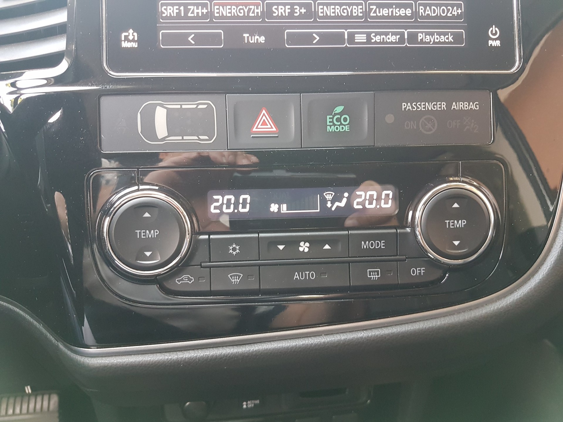 MITSUBISHI Outlander 2.0 PHEV Diamond 4WD Automatic-image-9