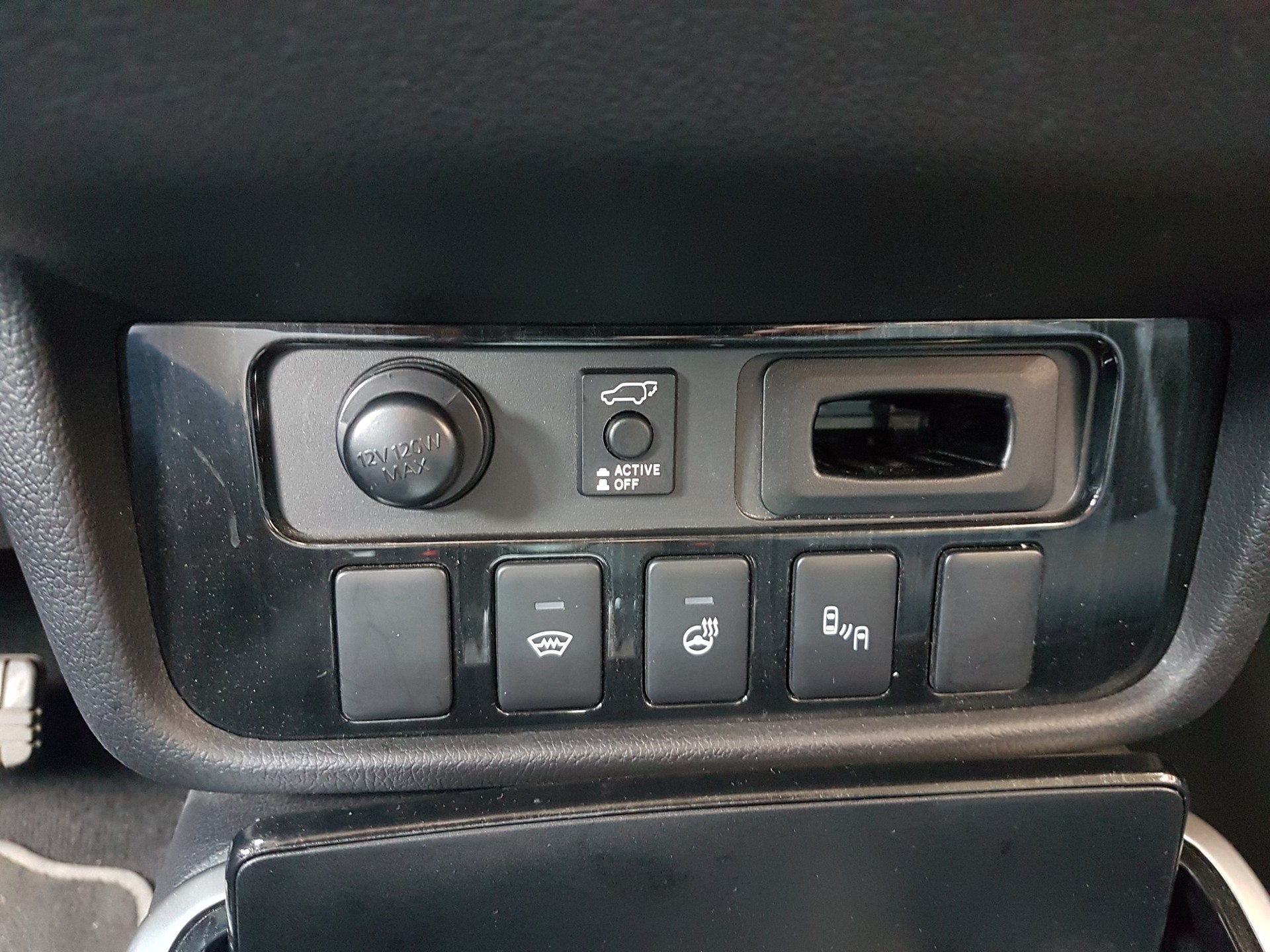 MITSUBISHI Outlander 2.0 PHEV Diamond 4WD Automatic-image-10