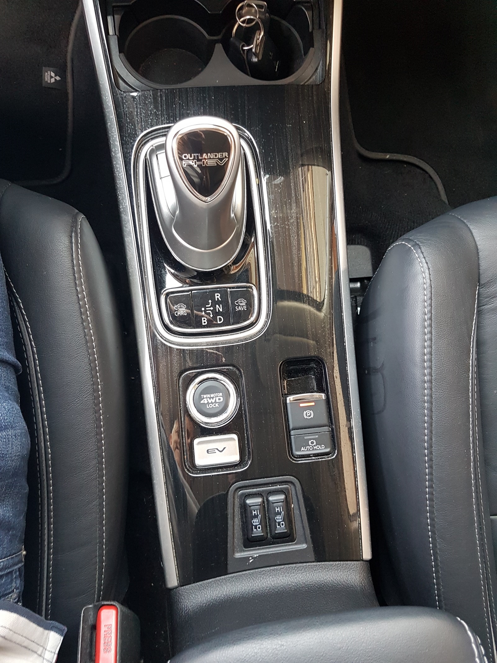 MITSUBISHI Outlander 2.0 PHEV Diamond 4WD Automatic-image-11