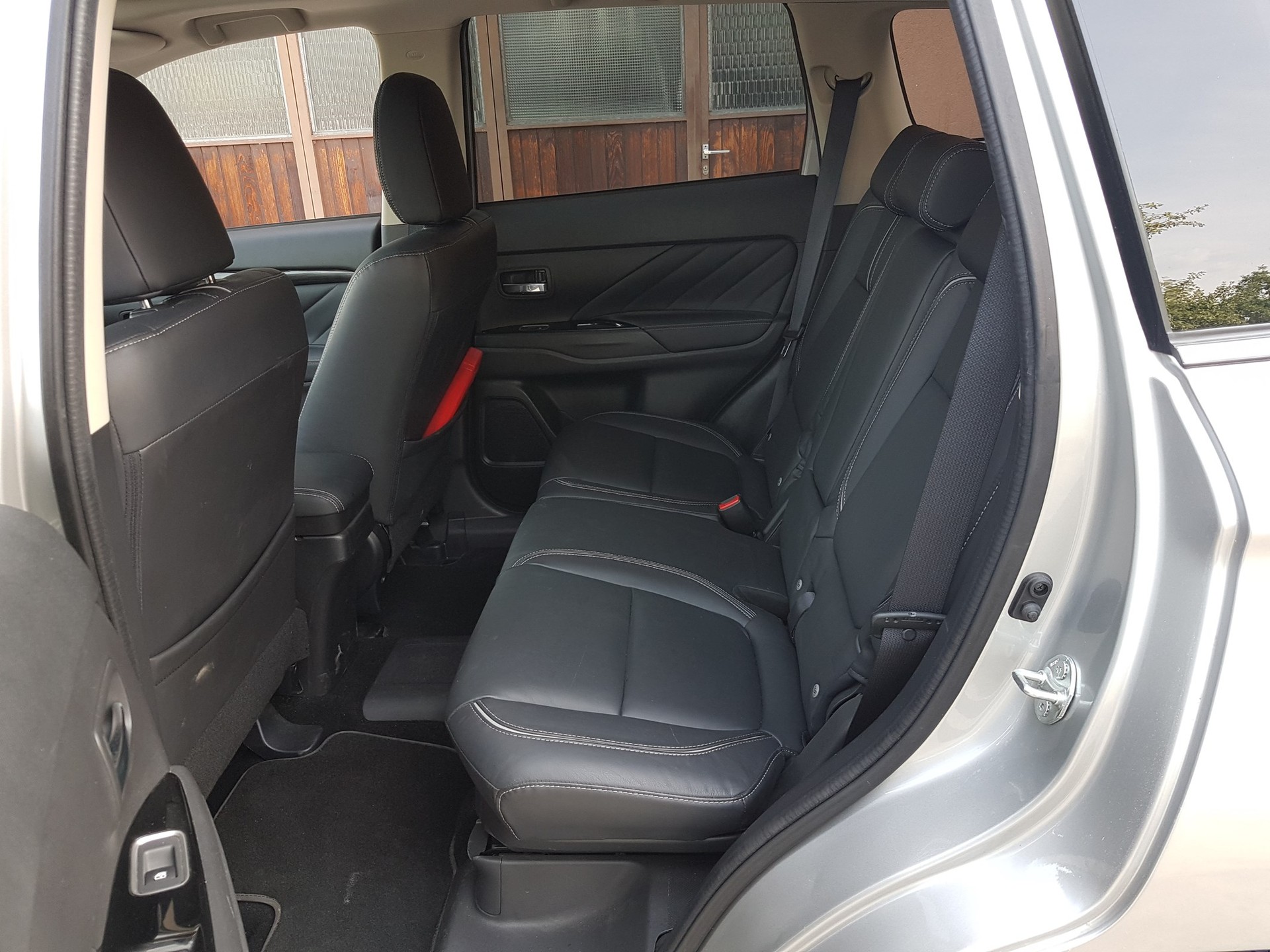 MITSUBISHI Outlander 2.0 PHEV Diamond 4WD Automatic-image-14