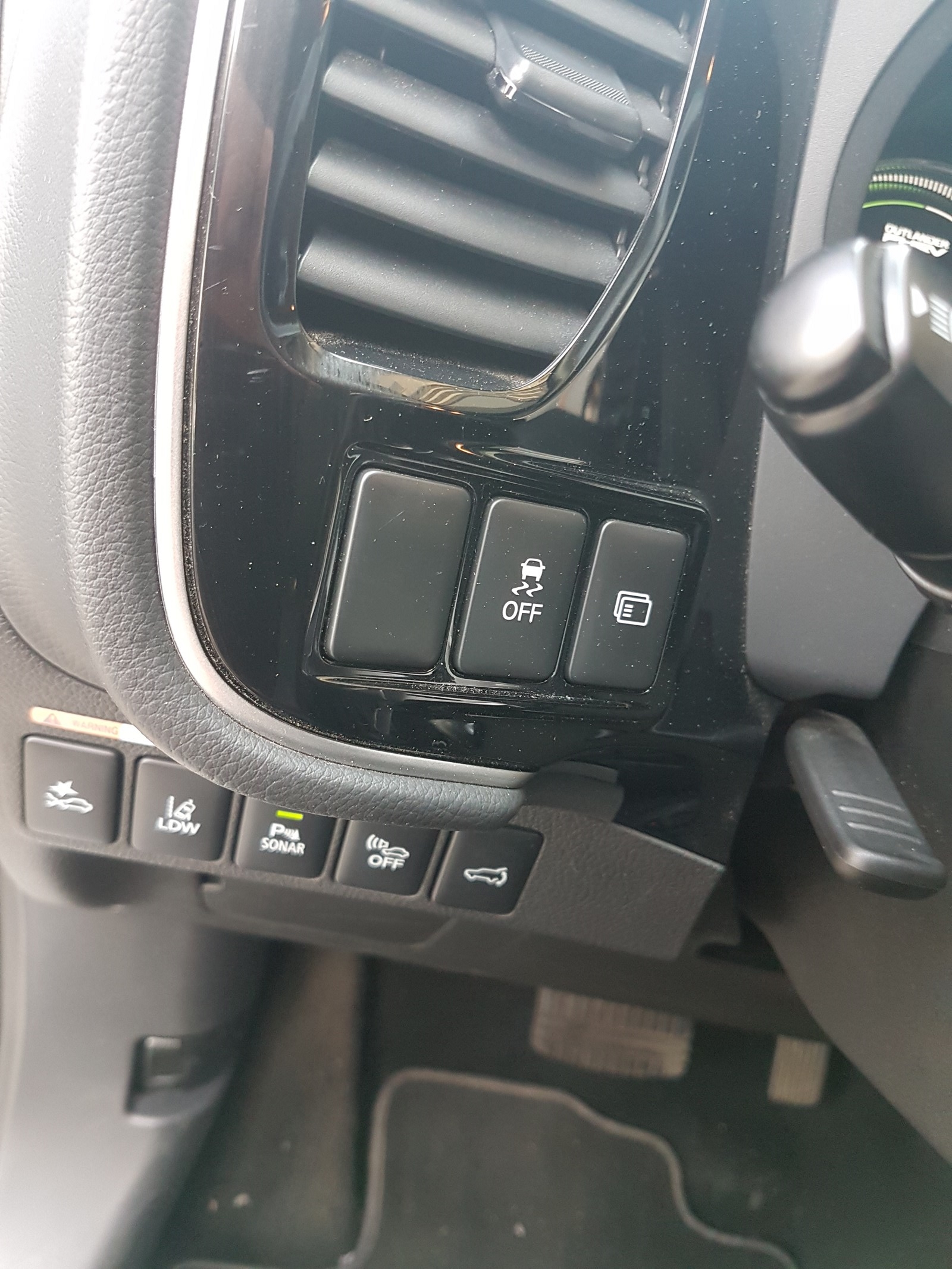 MITSUBISHI Outlander 2.0 PHEV Diamond 4WD Automatic-image-5