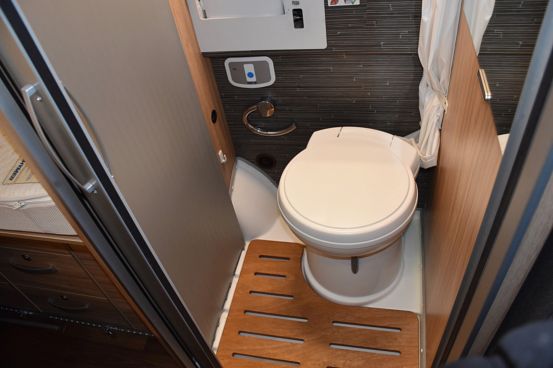 HYMER YOSEMITE 2,3 DIESEL HUBDACH FIAT DUCATO MULTIJET 130-image-14