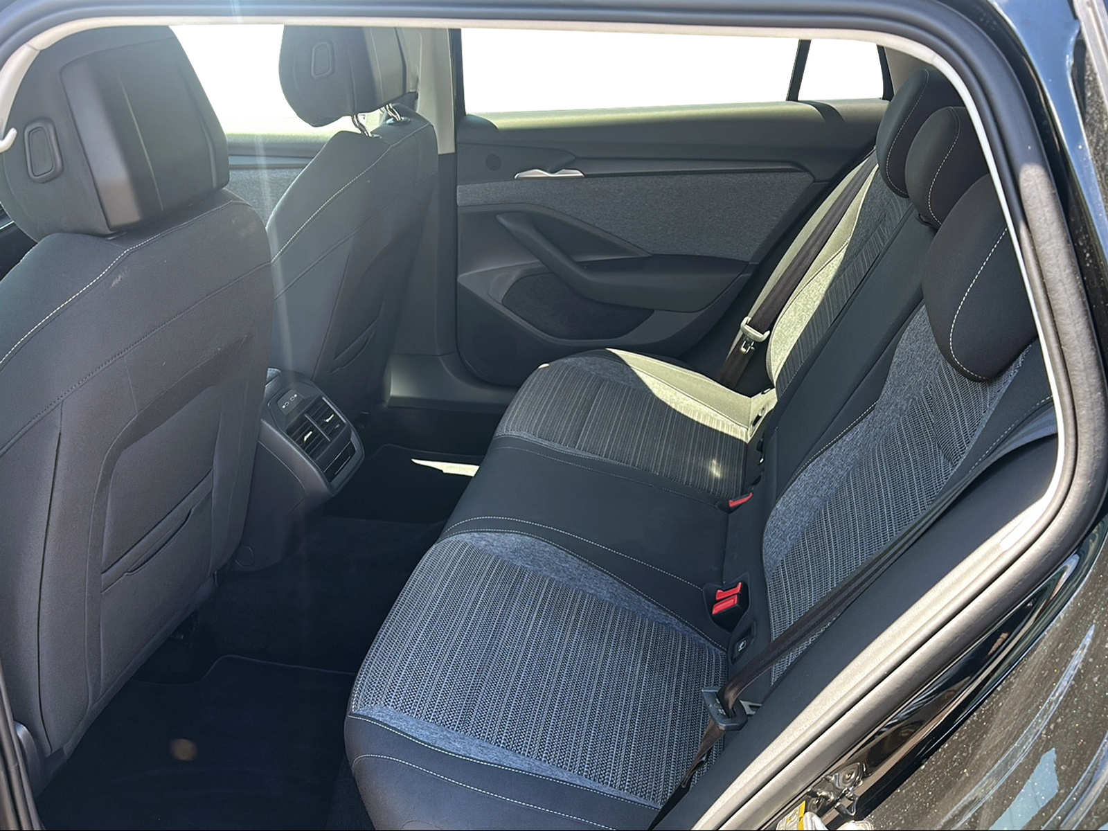 SKODA Superb Combi 2.0 TDi Selection DSG-image-4