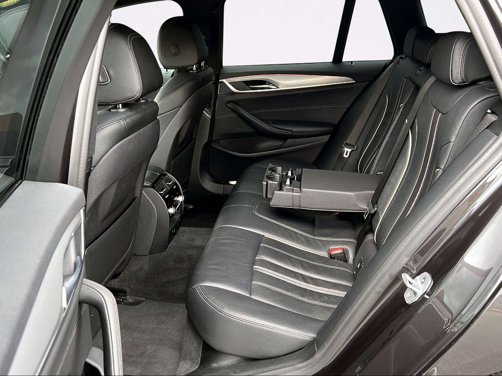 BMW 520d xDrive Touring Luxury Line Steptronic-image-7