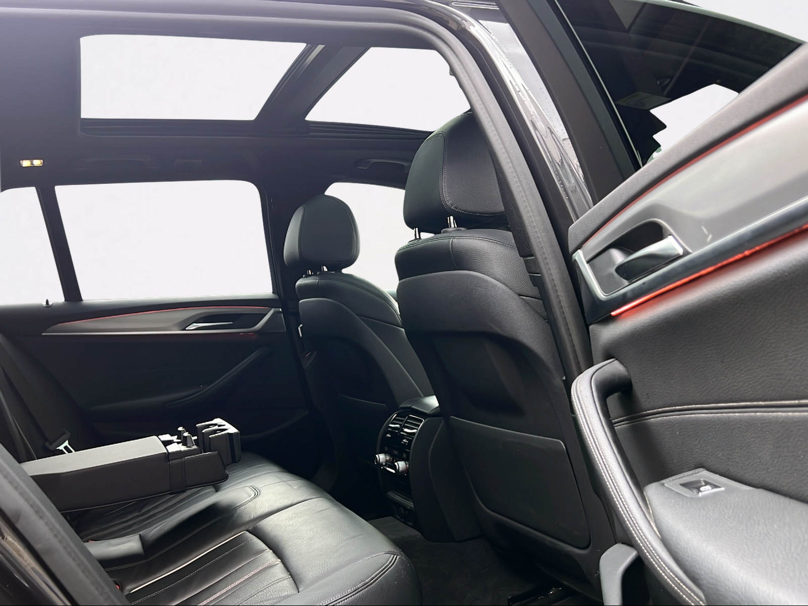 BMW 520d xDrive Touring Luxury Line Steptronic-image-6