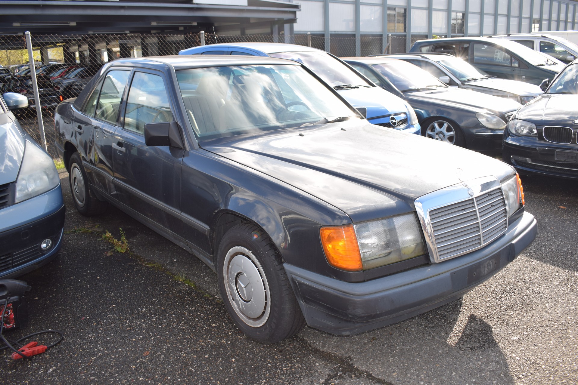 MERCEDES-BENZ 230 E-image-2