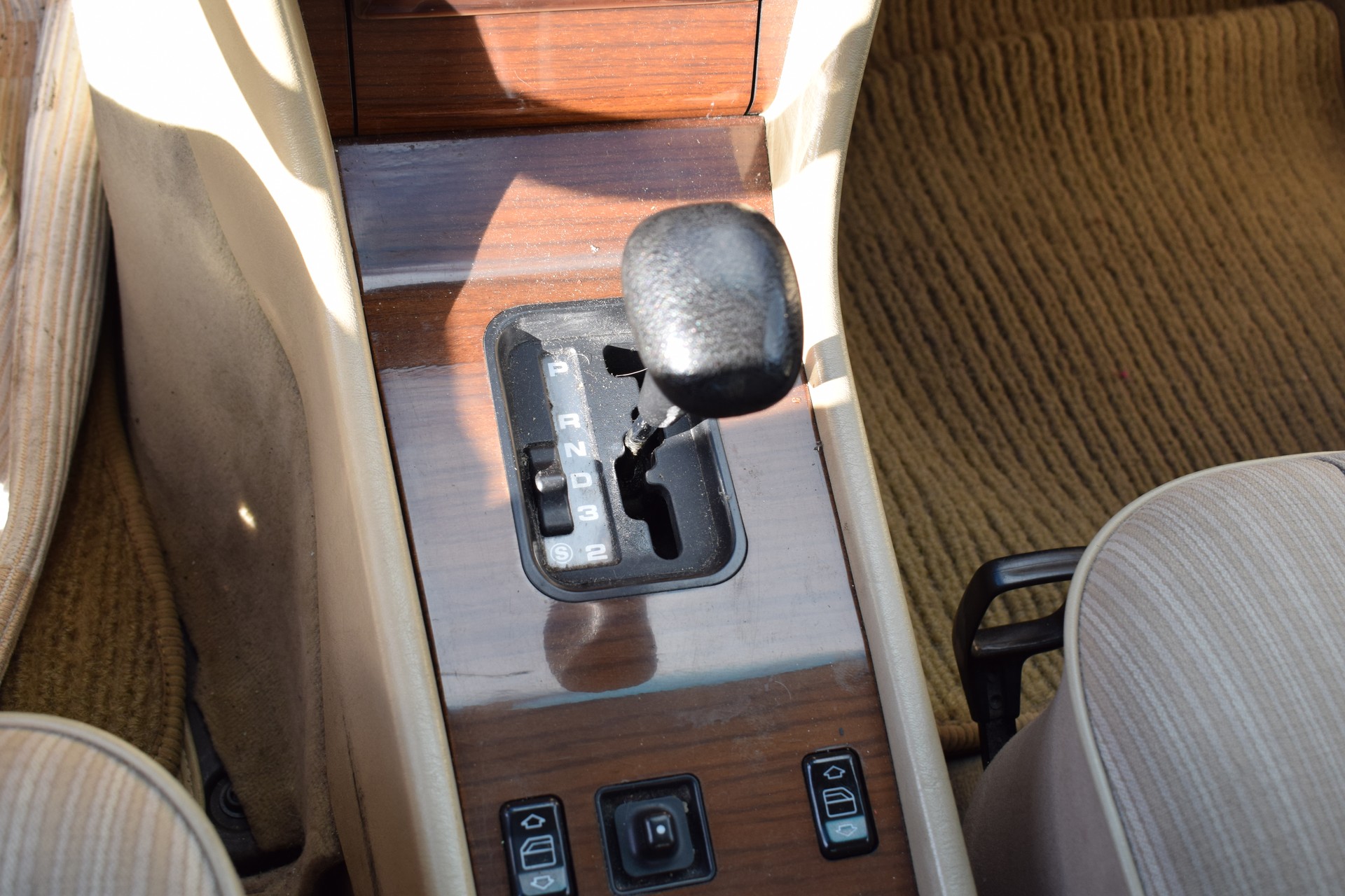 MERCEDES-BENZ 230 E-image-6