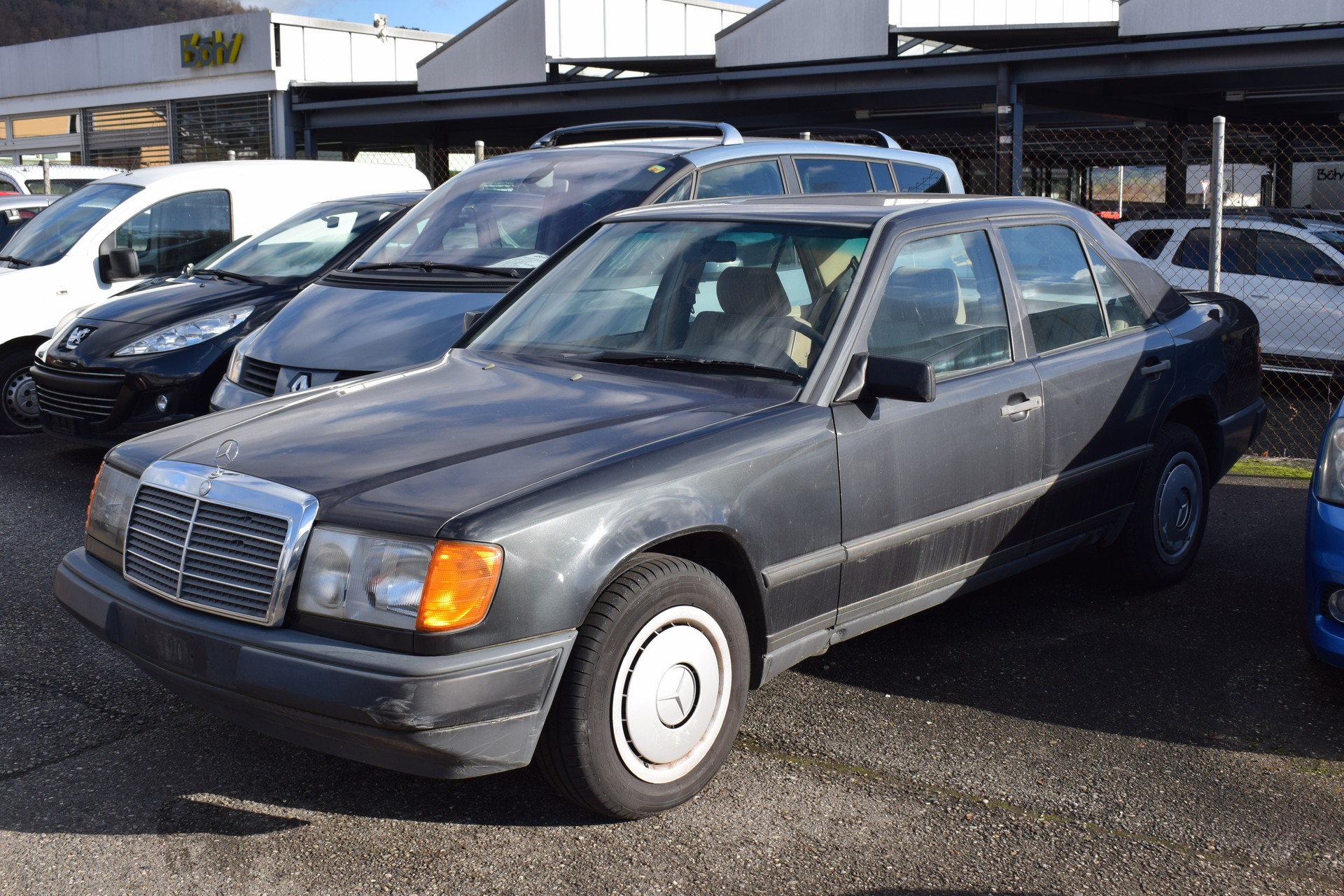 MERCEDES-BENZ 230 E-image-1