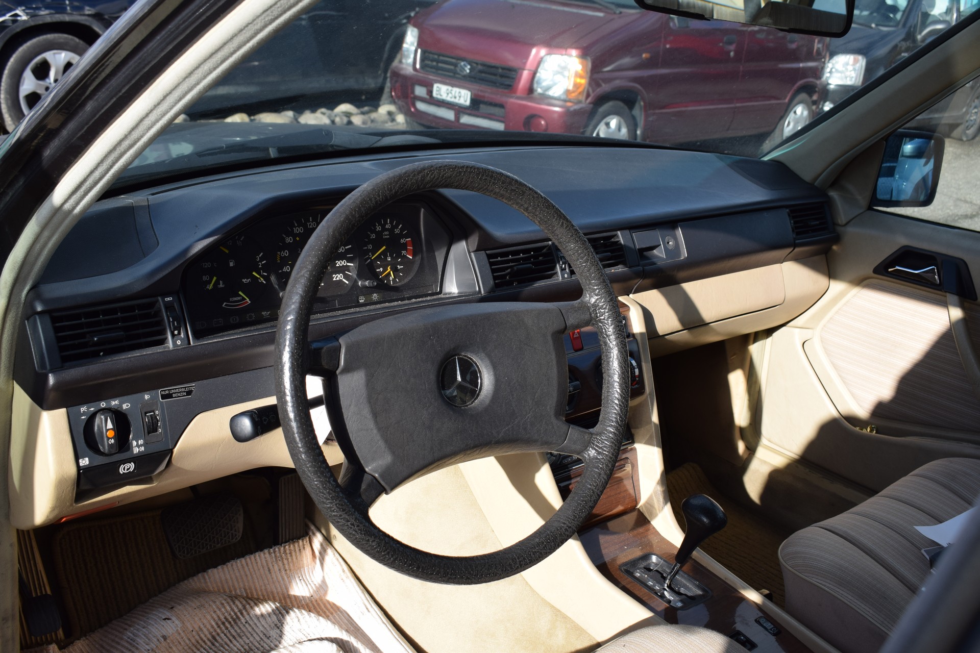 MERCEDES-BENZ 230 E-image-4