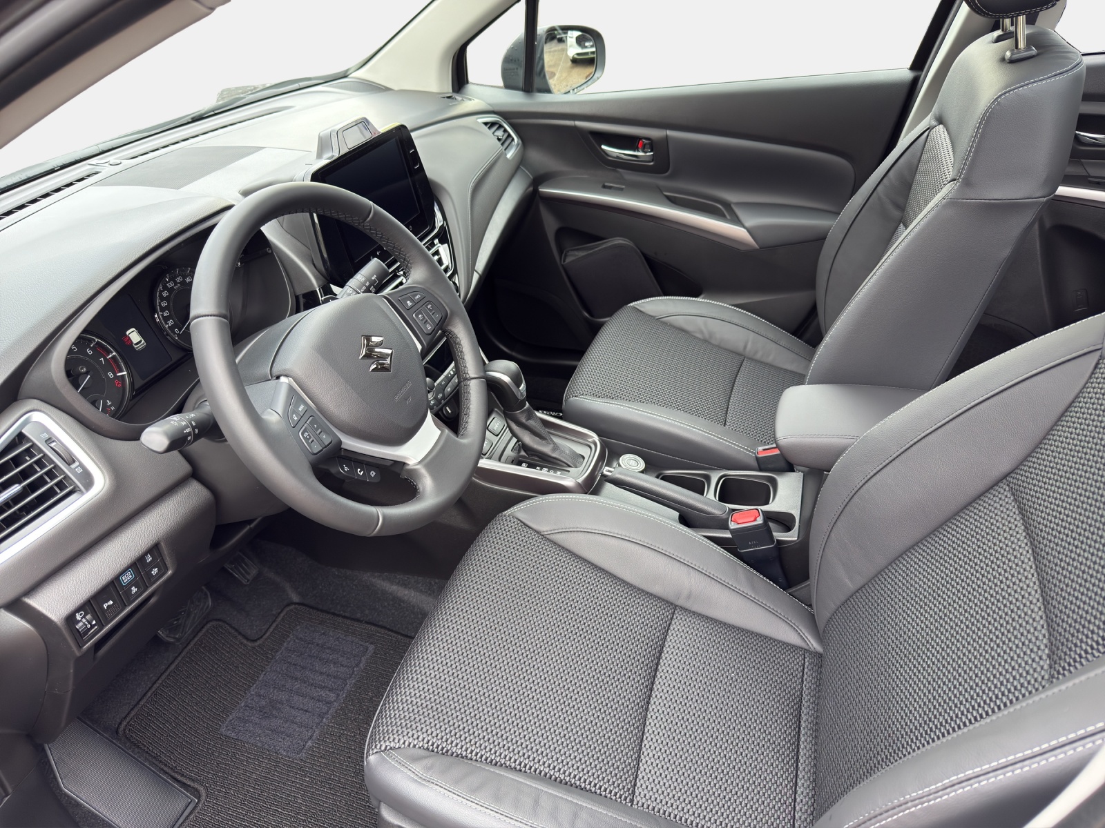 SUZUKI S-Cross 1.5/102 Compact Top Hybrid 4x4-image-9