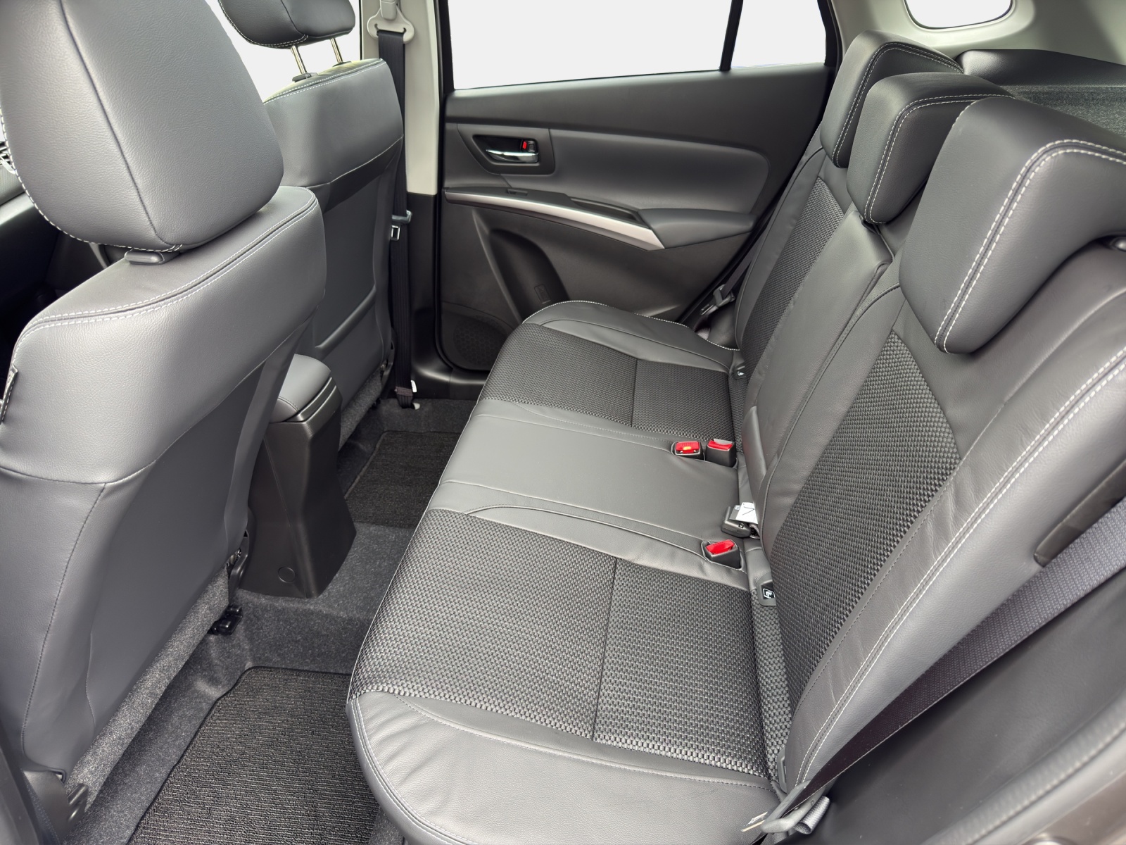 SUZUKI S-Cross 1.5/102 Compact Top Hybrid 4x4-image-10