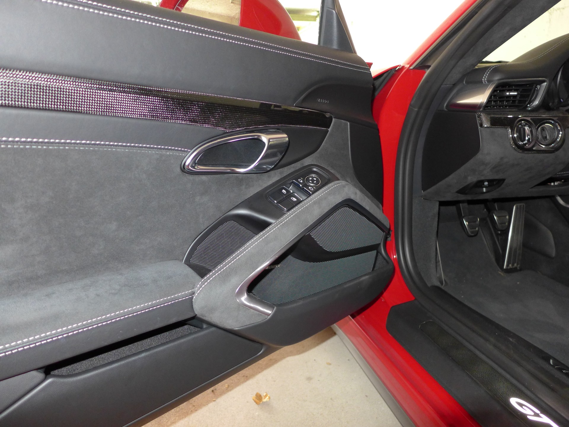 PORSCHE 911 GT3-image-12
