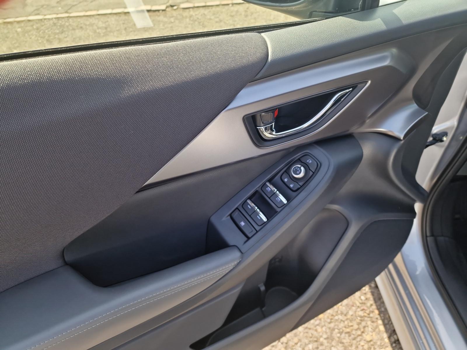 SUBARU Impreza 2.0i e-Boxer Swiss Plus-image-12