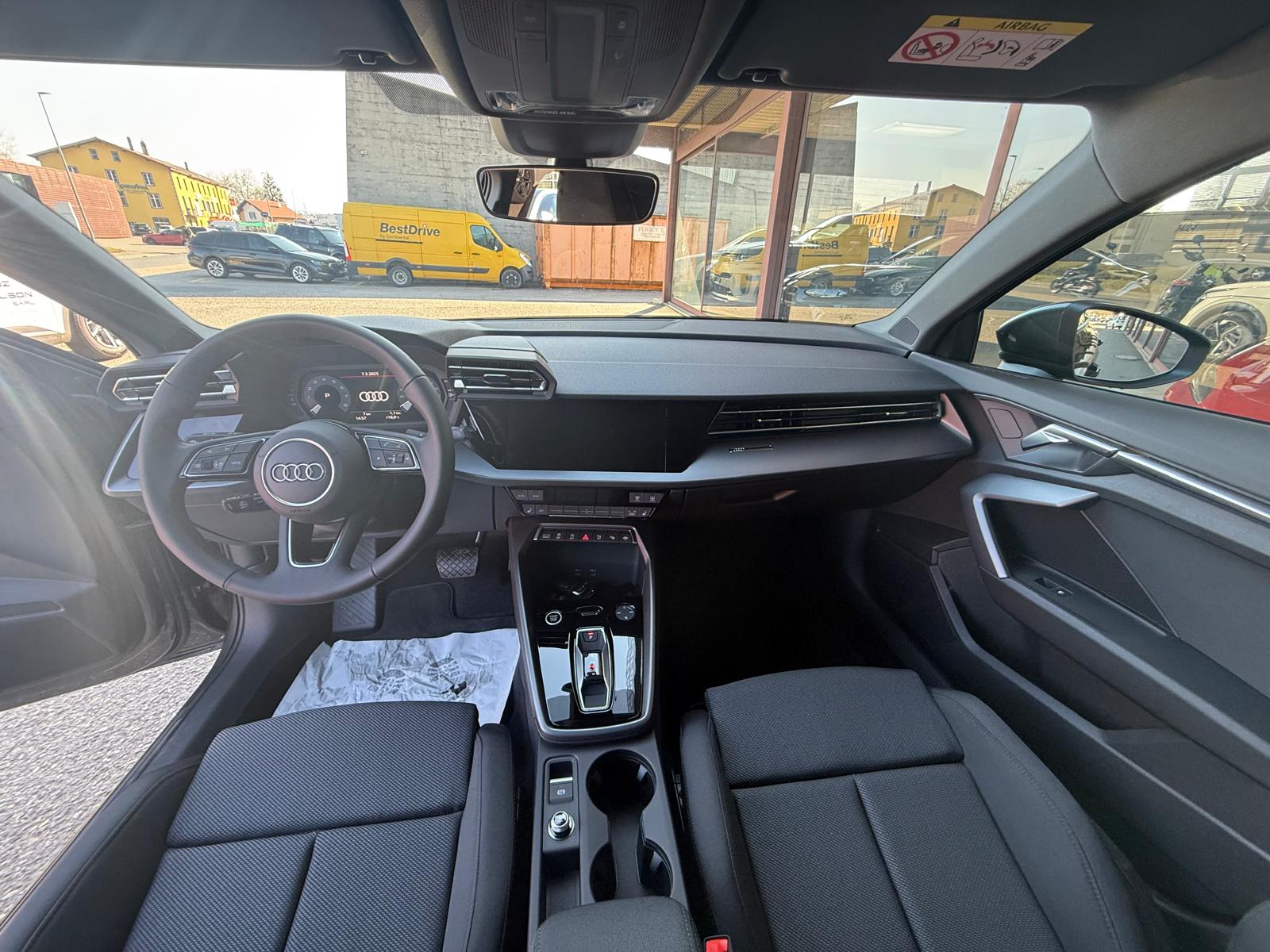 AUDI A3 Sportback 35 TFSI S line S-tronic-image-6