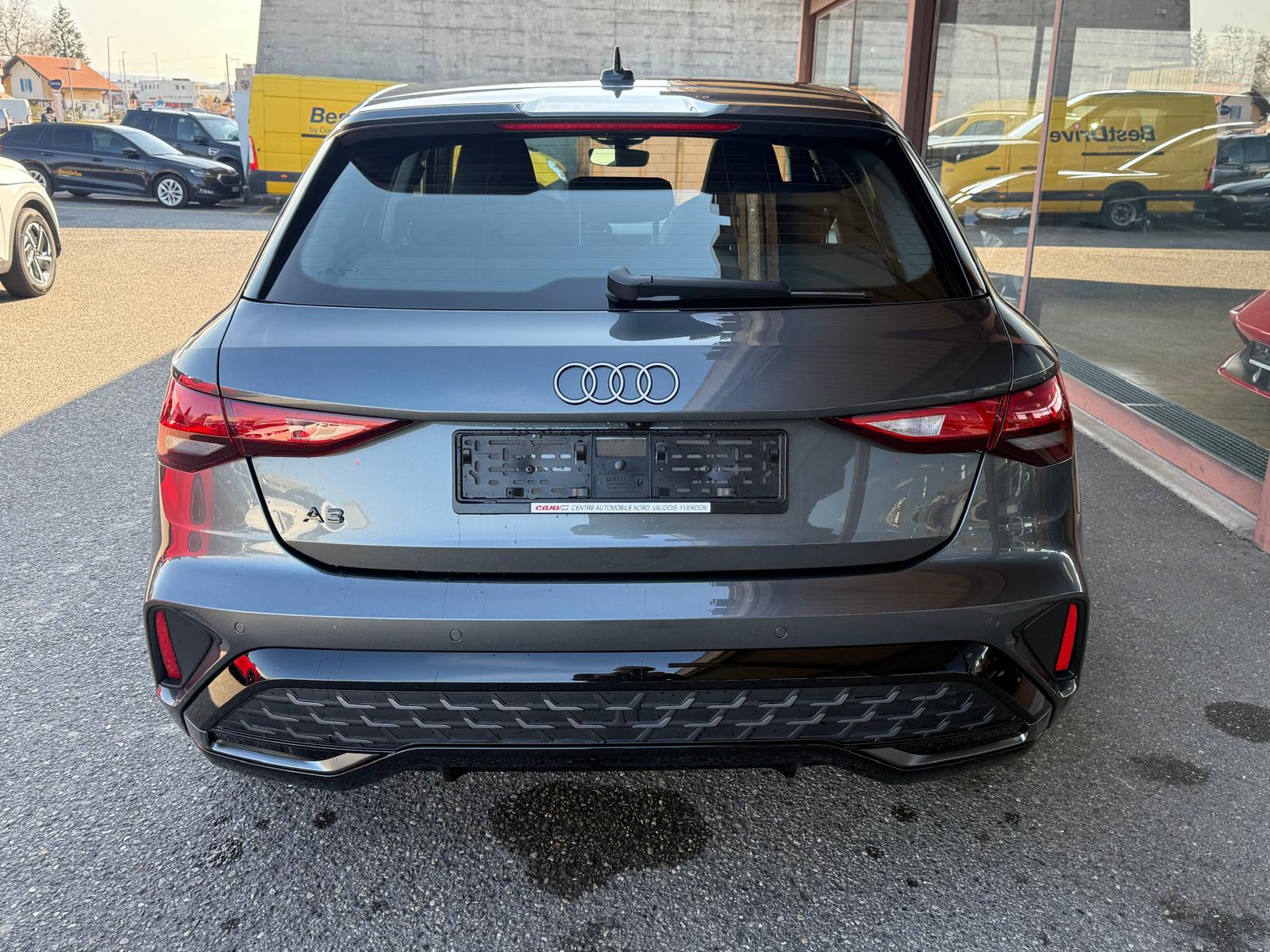 AUDI A3 Sportback 35 TFSI S line S-tronic-image-4