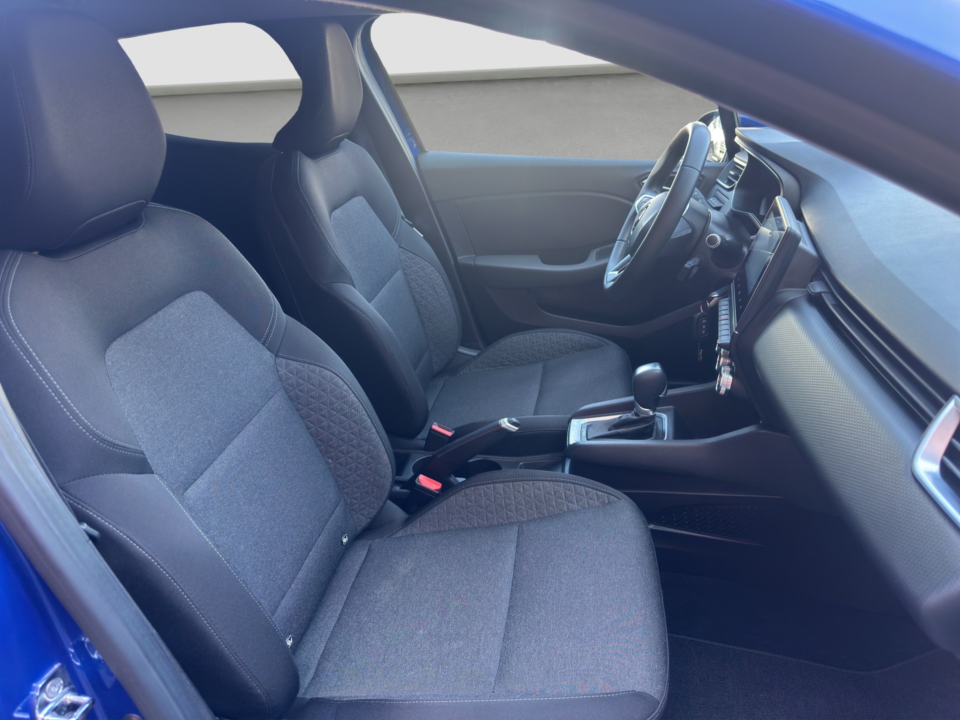 RENAULT Clio 1.6 E-Tech Zen-image-14