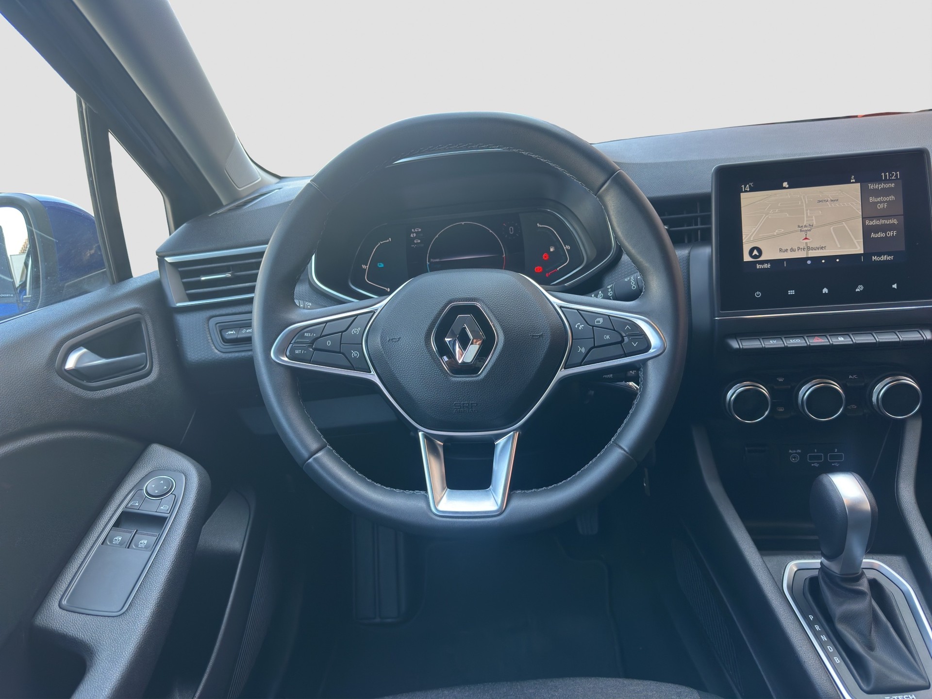RENAULT Clio 1.6 E-Tech Zen-image-10