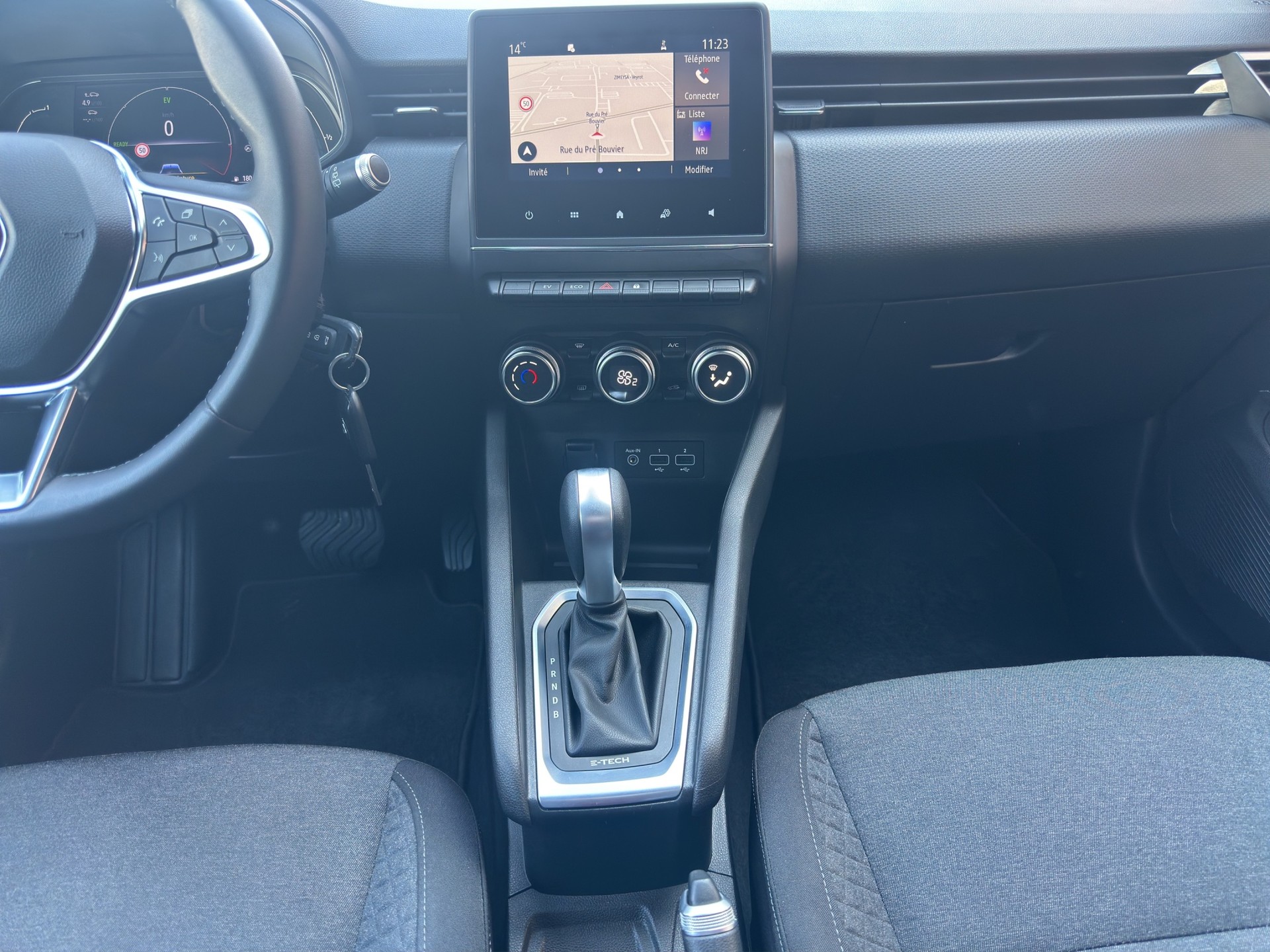 RENAULT Clio 1.6 E-Tech Zen-image-13