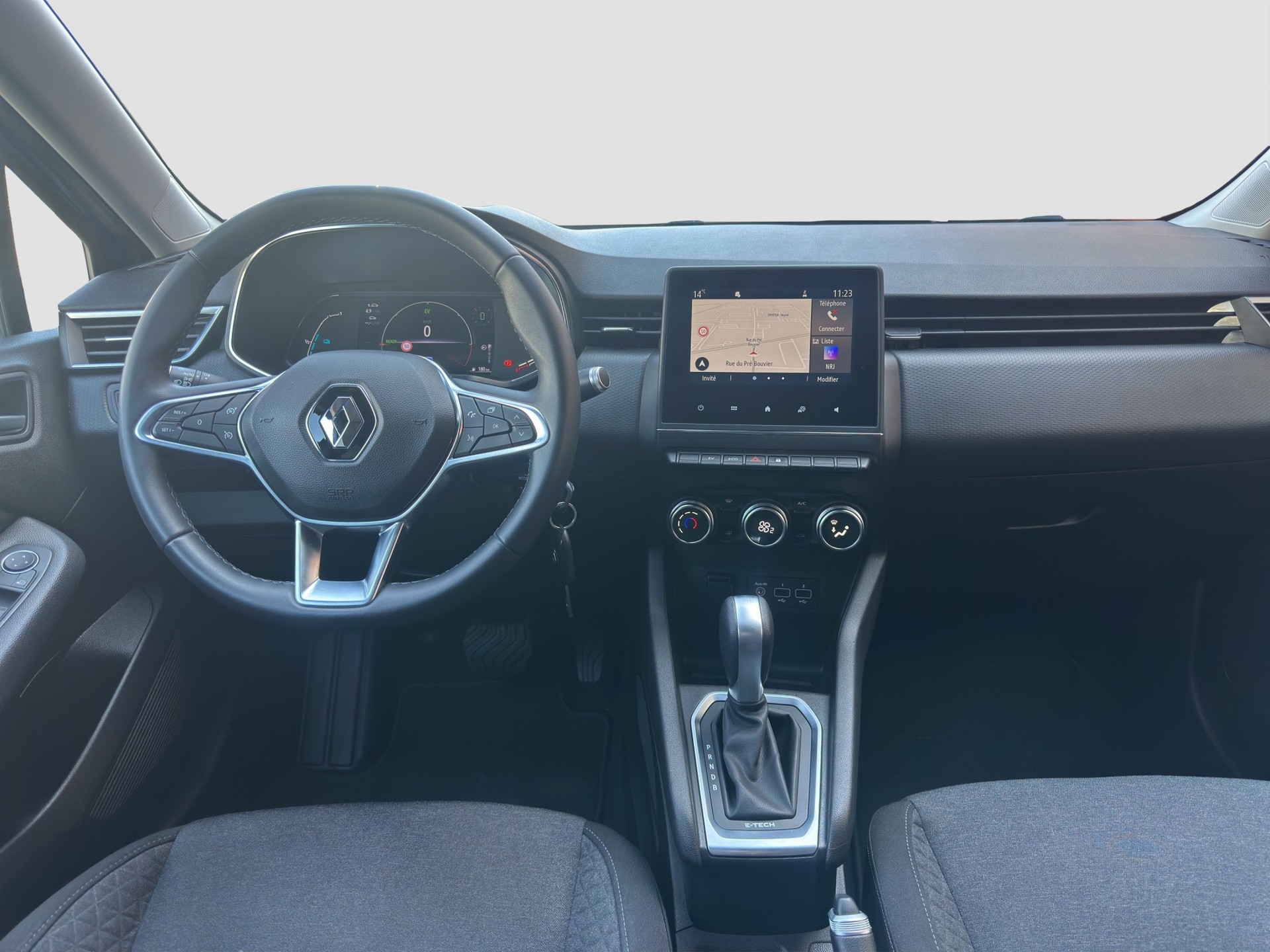 RENAULT Clio 1.6 E-Tech Zen-image-11