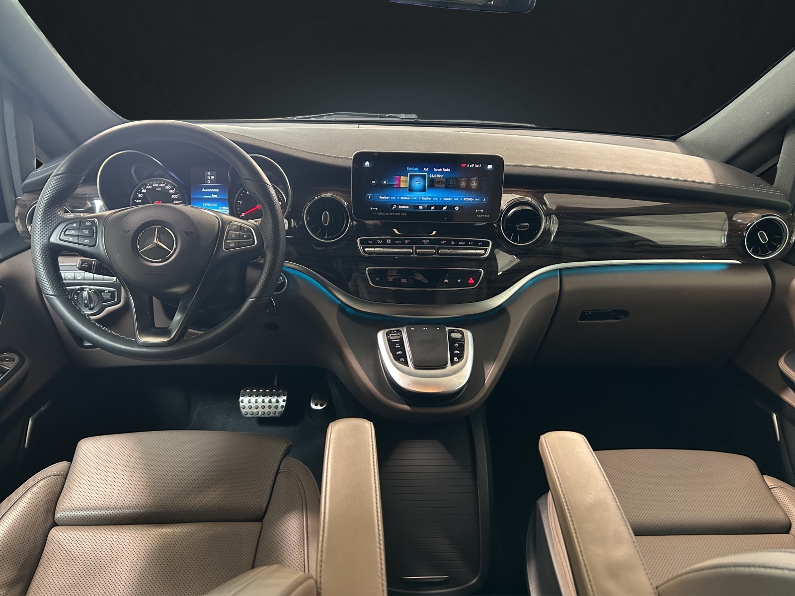 MERCEDES-BENZ V 300 d extralang Swiss Edition 4Matic 9G-Tronic-image-14