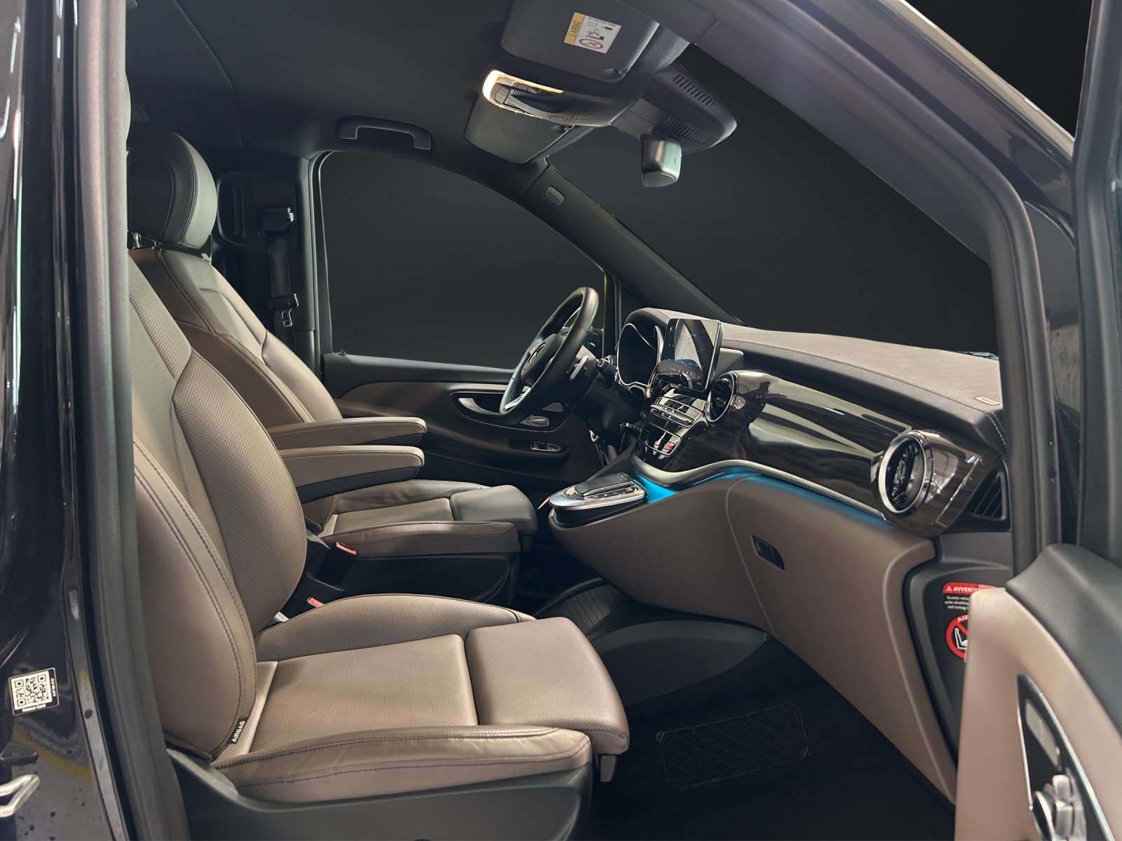 MERCEDES-BENZ V 300 d extralang Swiss Edition 4Matic 9G-Tronic-image-11