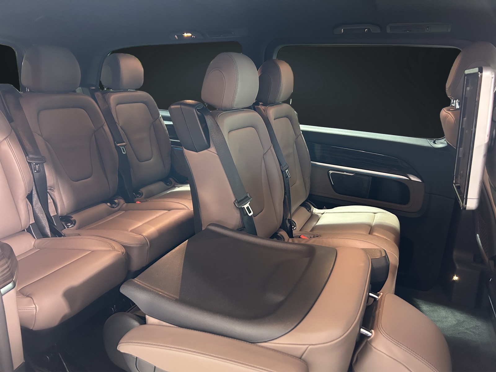 MERCEDES-BENZ V 300 d extralang Swiss Edition 4Matic 9G-Tronic-image-13