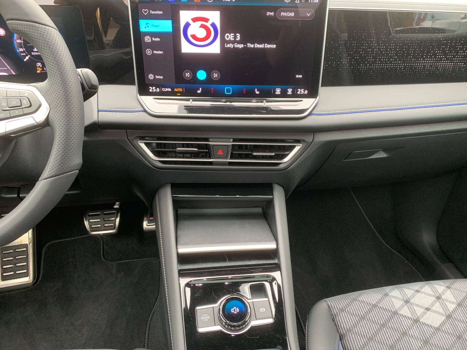 VW Tiguan 2.0 TDI SCR R-Line 4Motion DSG-image-11