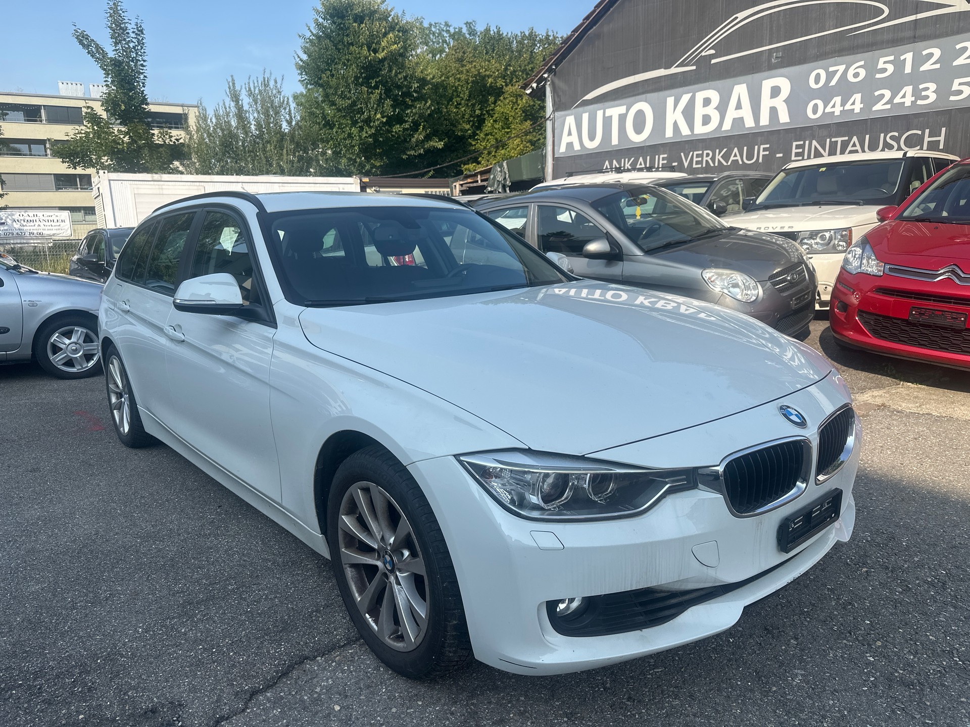 BMW 320i xDrive Touring-image-0