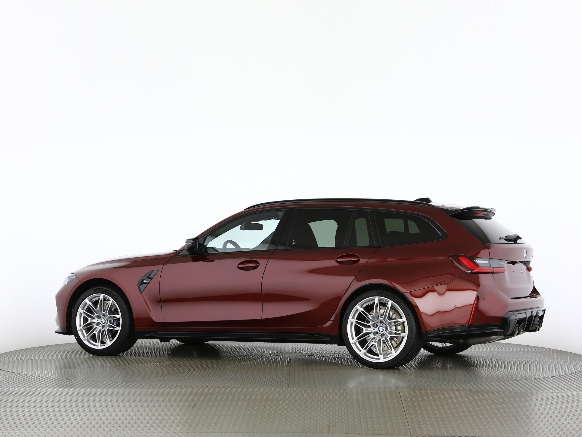BMW M3 Competition xDrive Touring-image-13