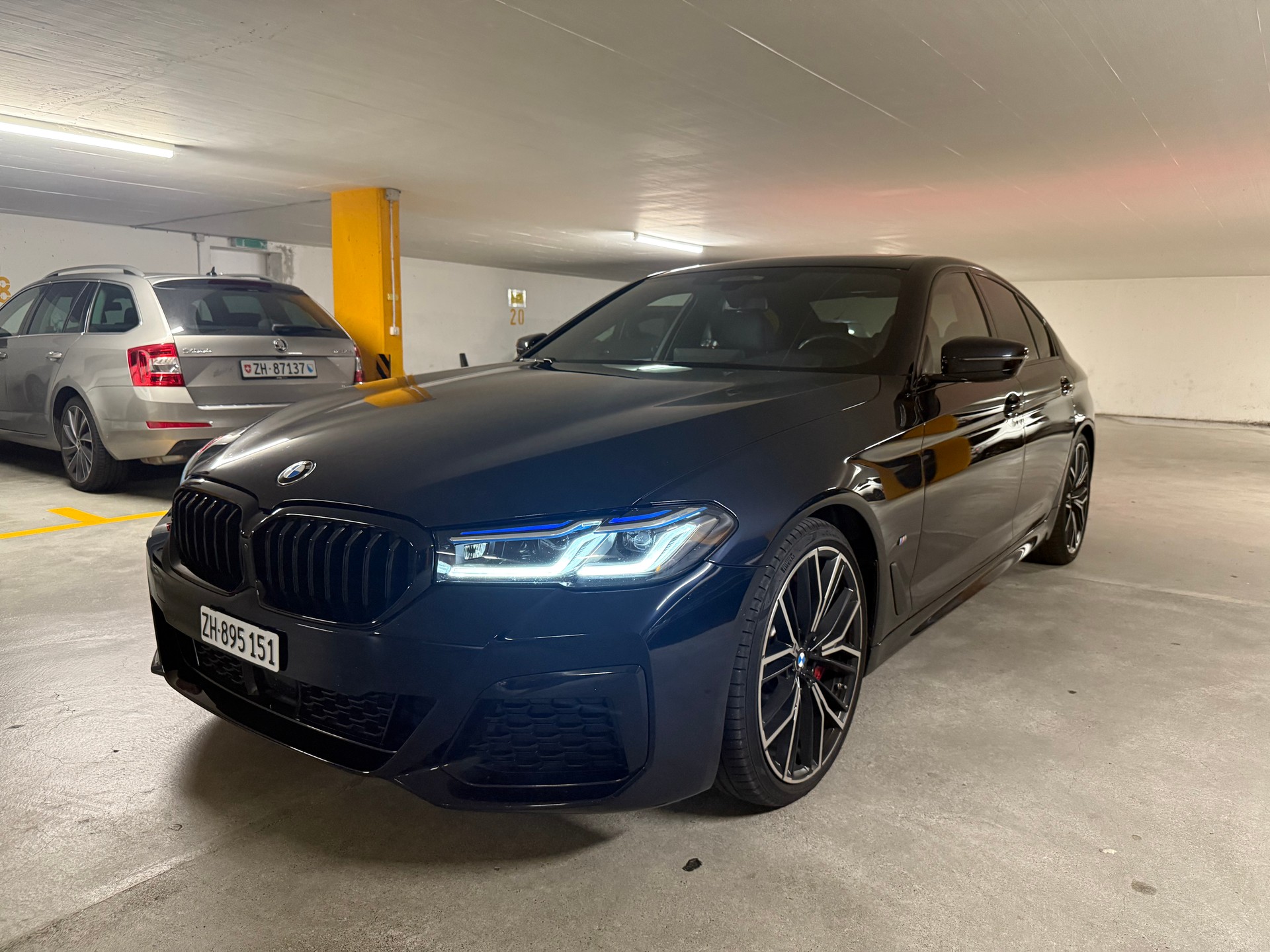 BMW M550i xDrive Steptronic-image-0
