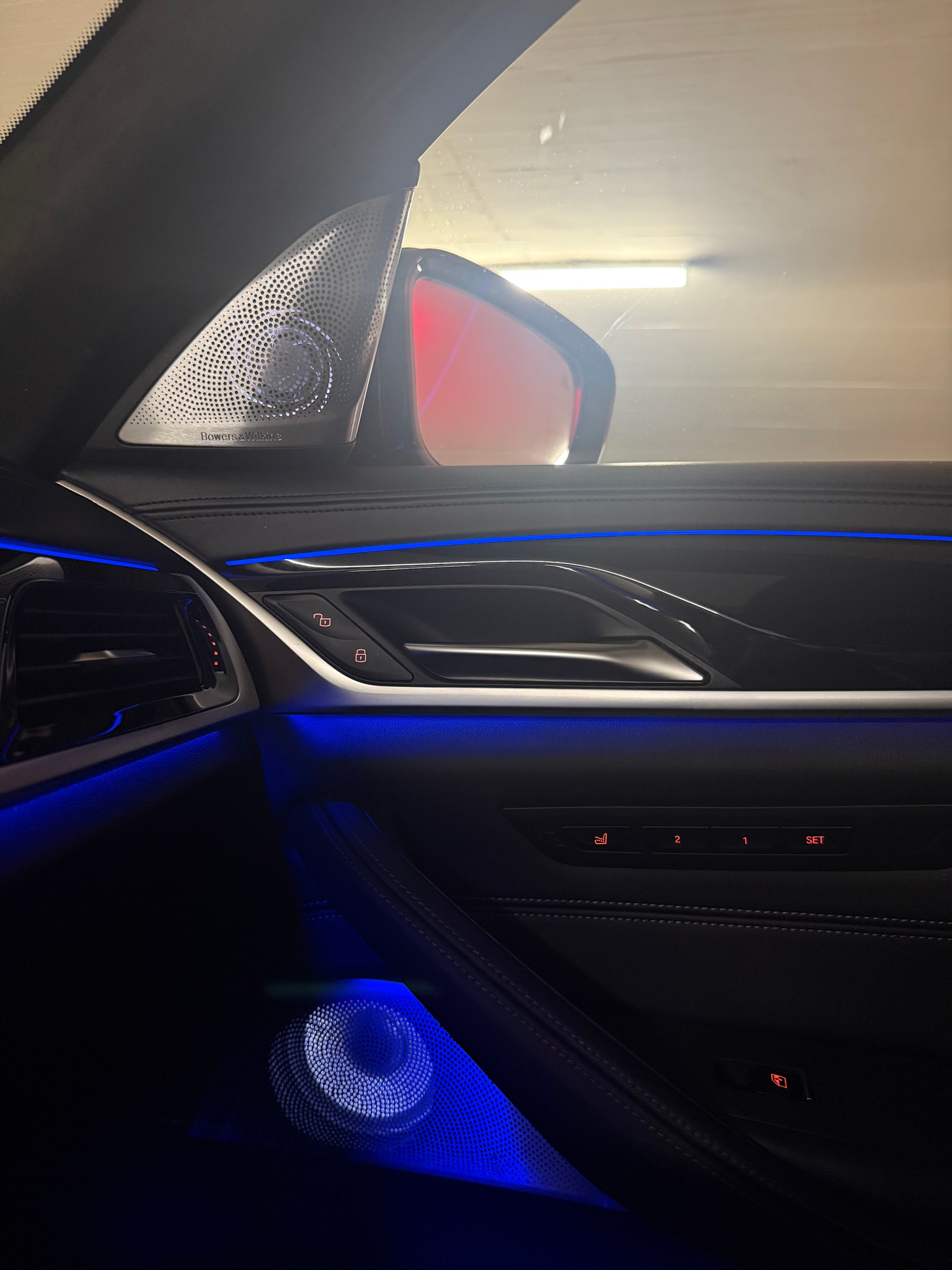 BMW M550i xDrive Steptronic-image-3