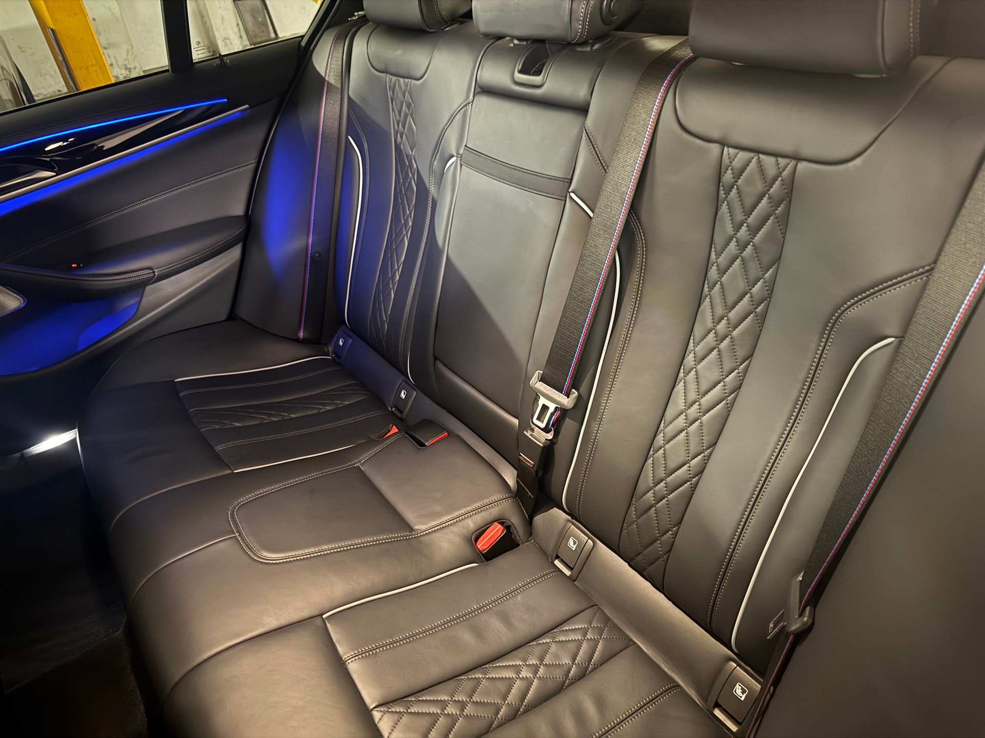 BMW M550i xDrive Steptronic-image-5
