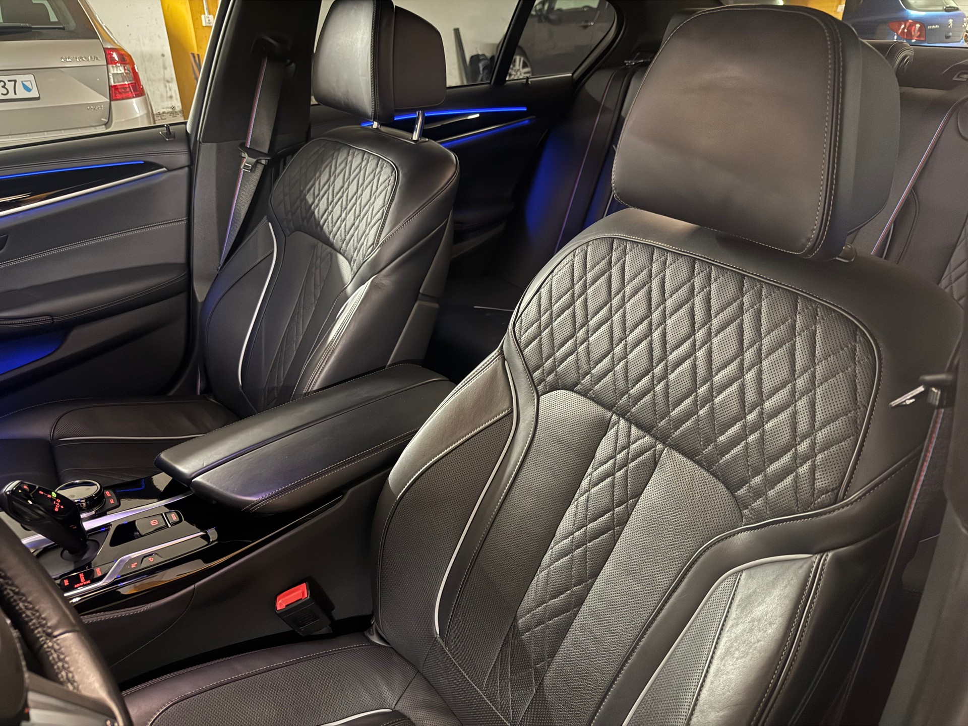 BMW M550i xDrive Steptronic-image-4