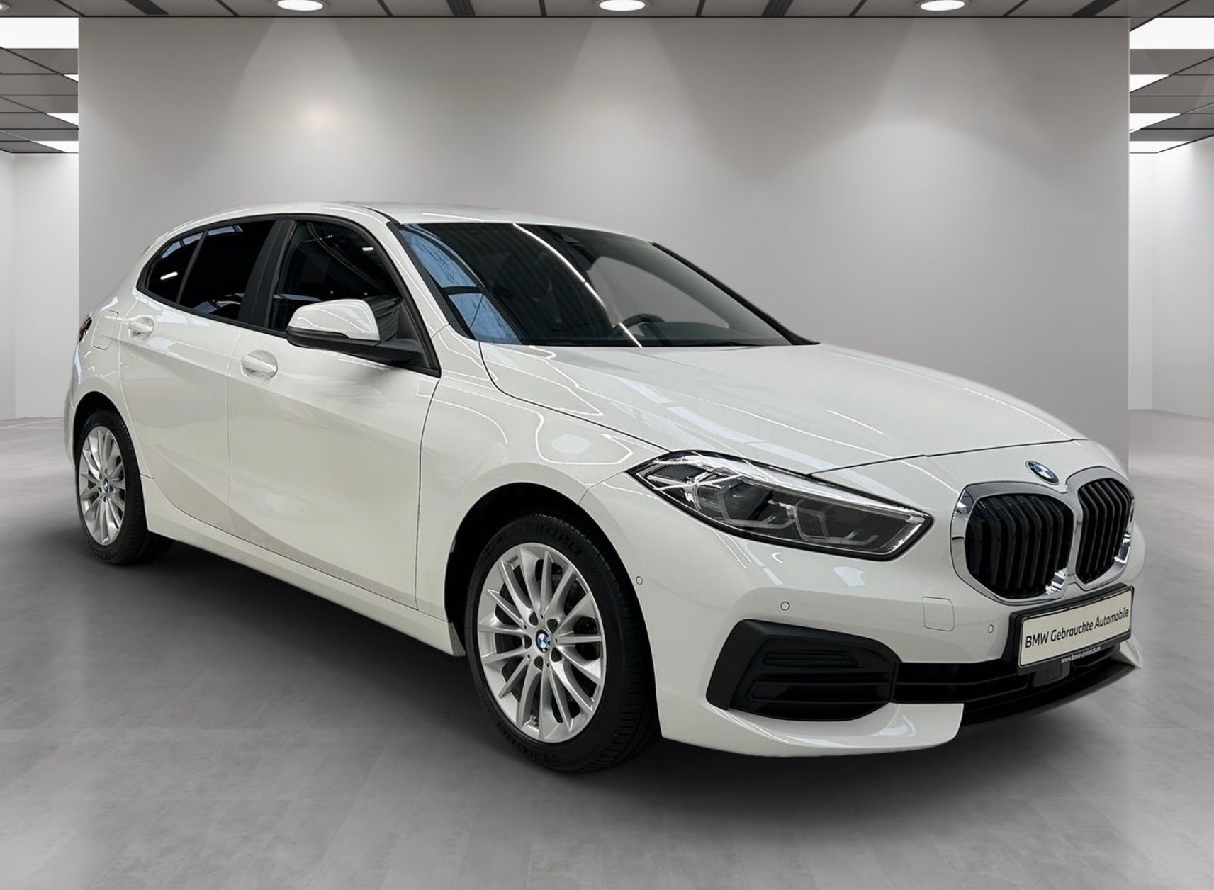 BMW BMW 118i-image-1
