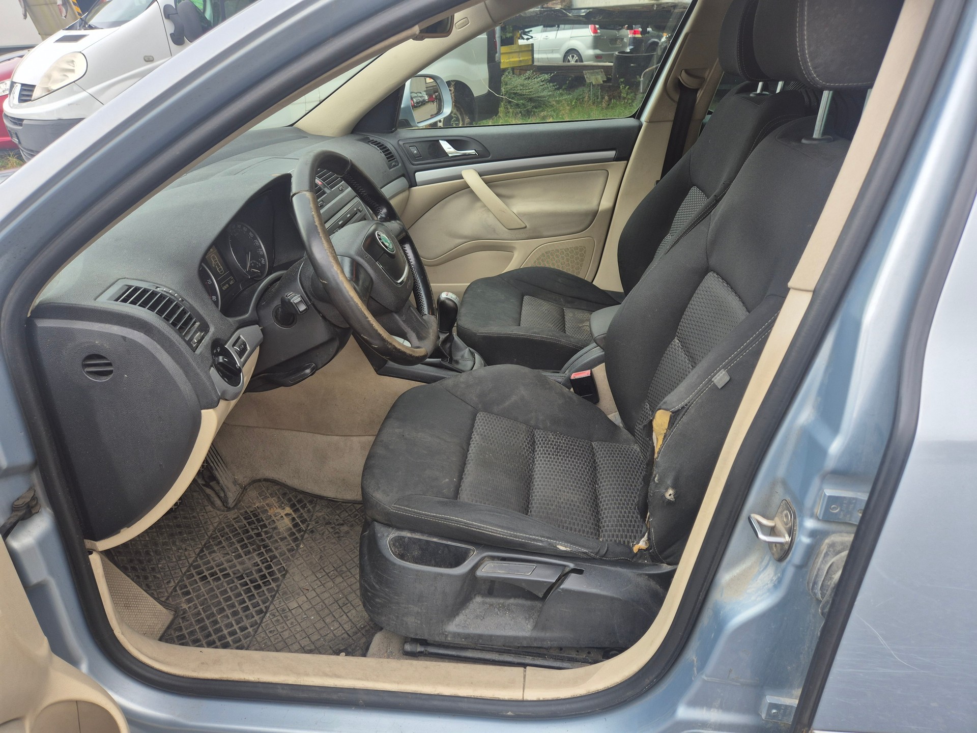 SKODA Octavia Combi 1.8 TSI Adventure 4x4-image-8
