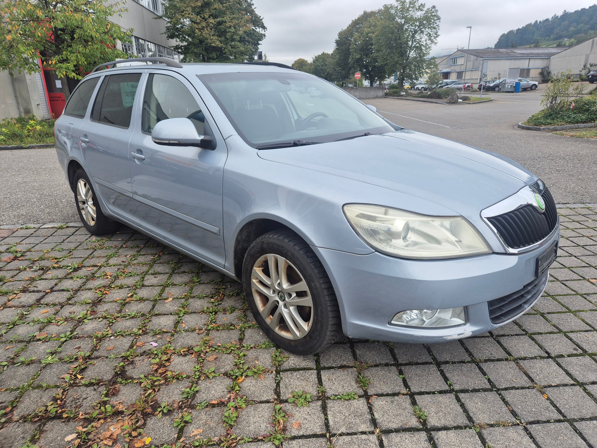 SKODA Octavia Combi 1.8 TSI Adventure 4x4-image-2