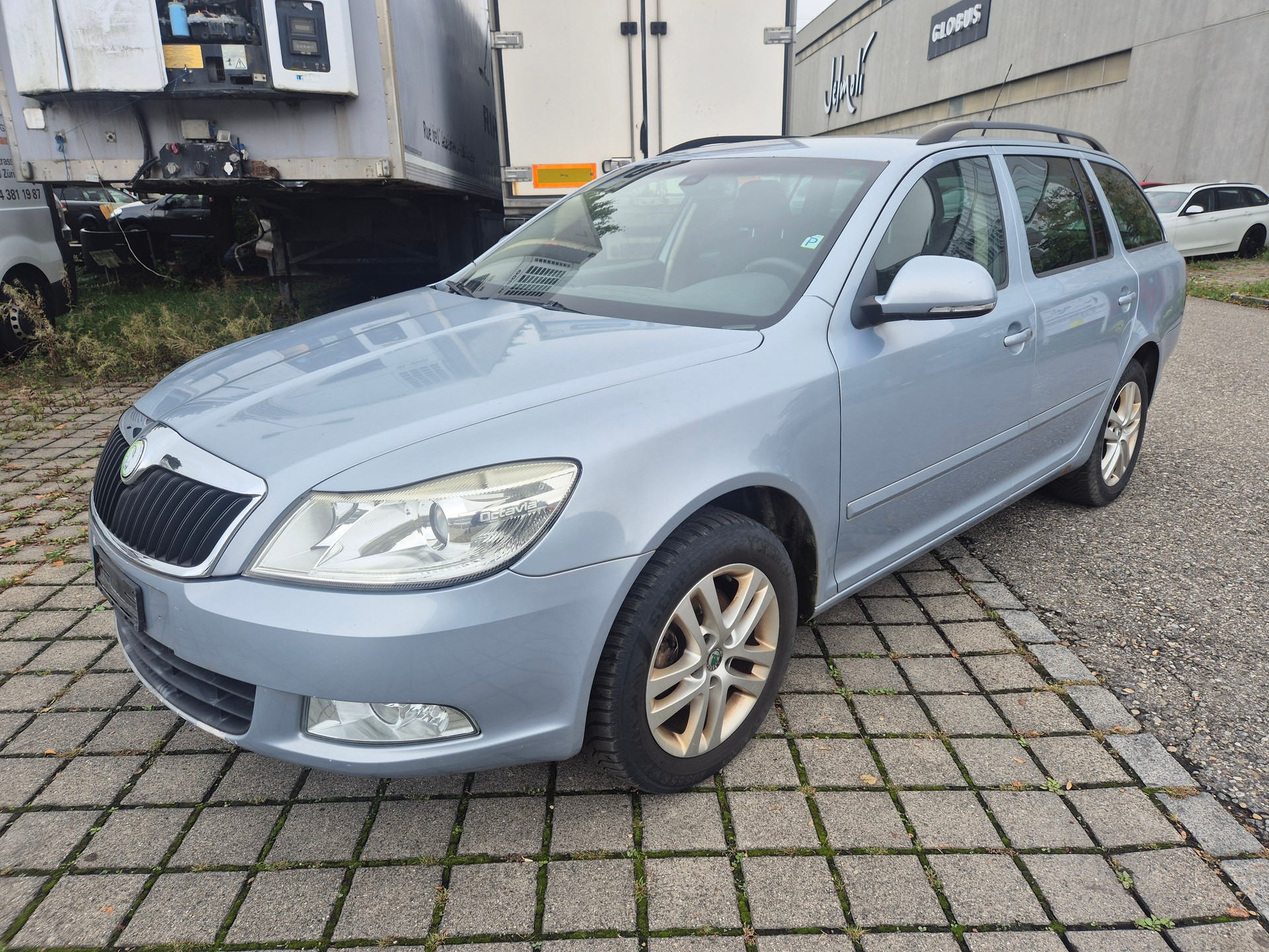 SKODA Octavia Combi 1.8 TSI Adventure 4x4-image-1