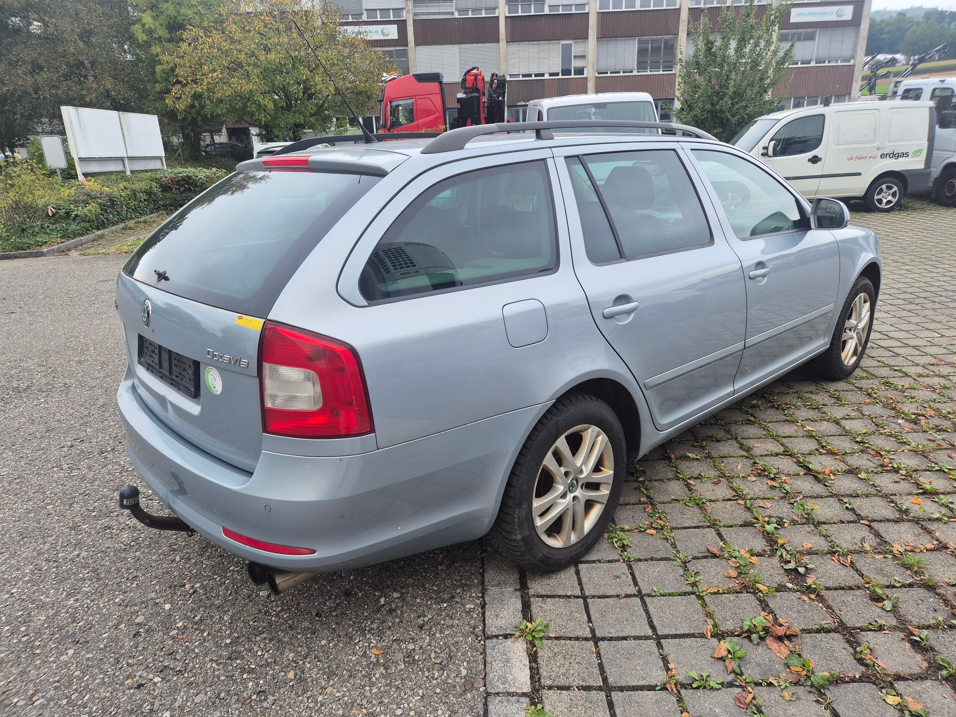 SKODA Octavia Combi 1.8 TSI Adventure 4x4-image-6