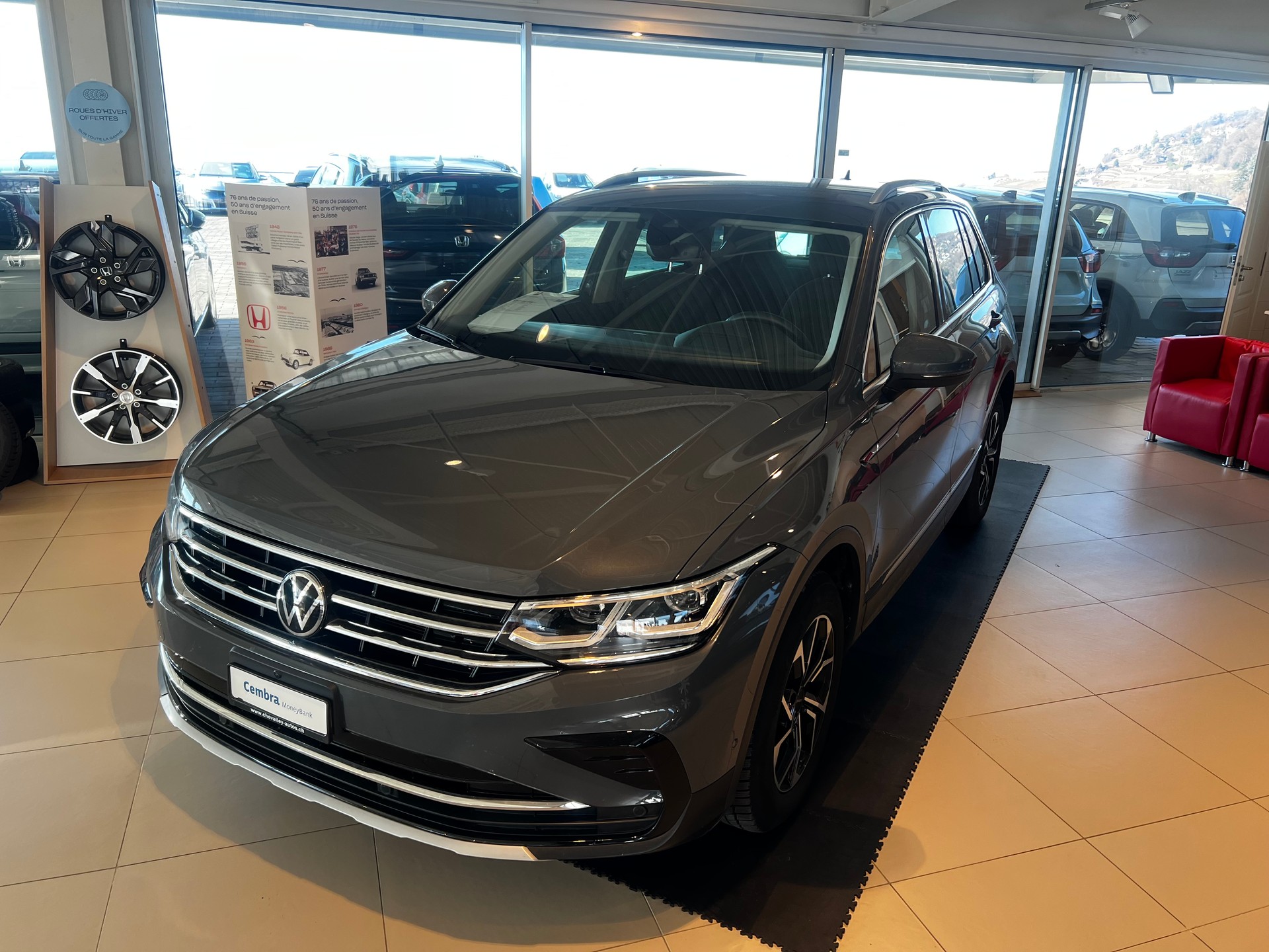 VW Tiguan 2.0TSI Life 4M-image-12