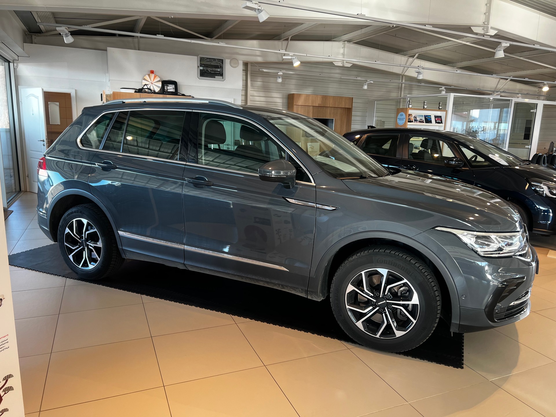 VW Tiguan 2.0TSI Life 4M-image-1