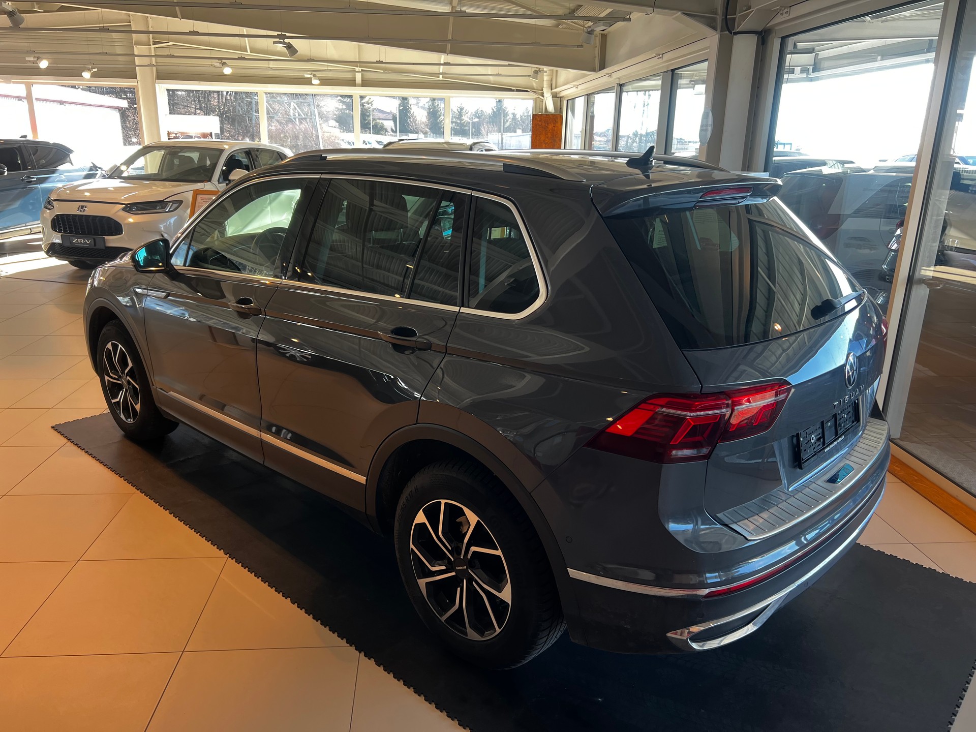 VW Tiguan 2.0TSI Life 4M-image-5